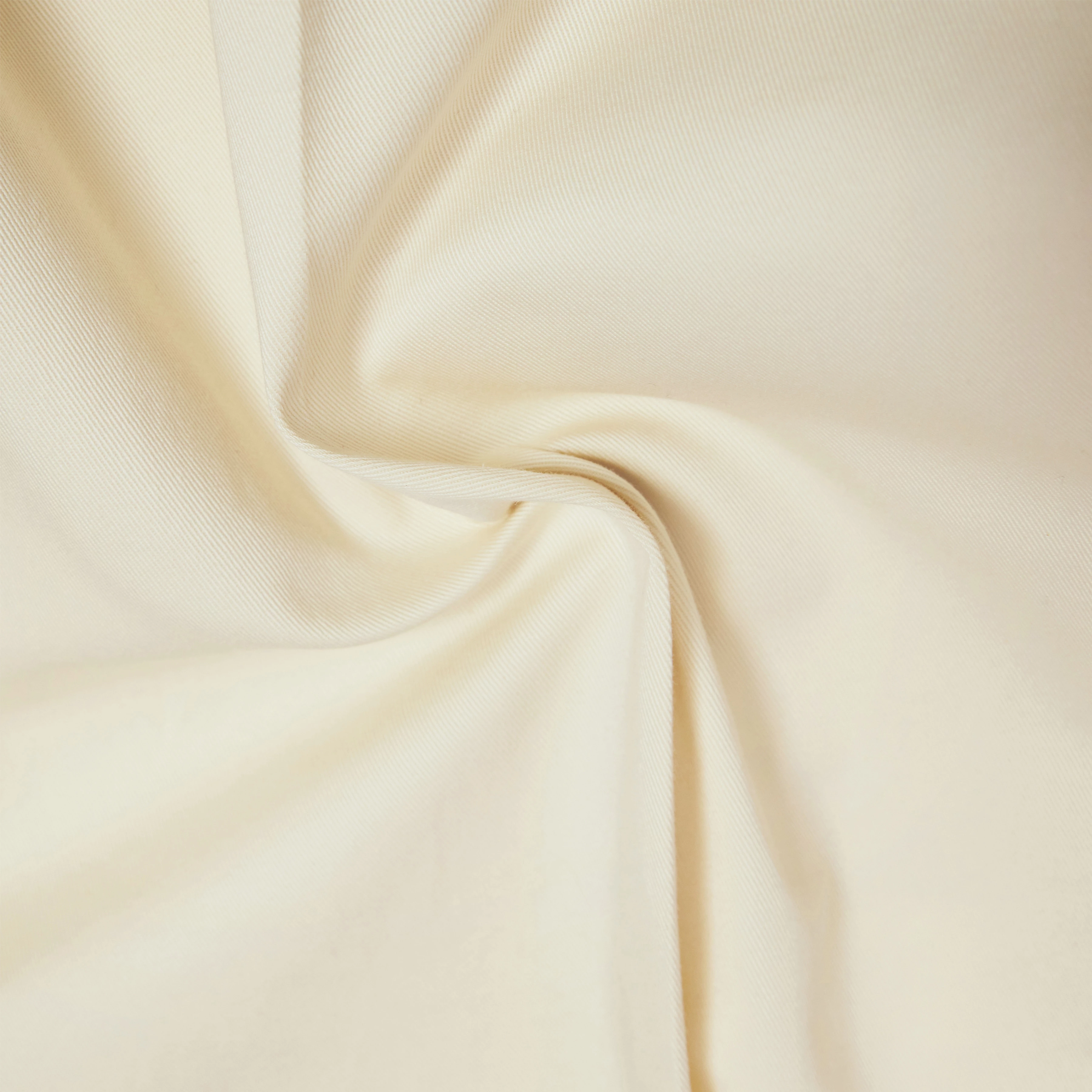 CHASY - Casual Hose mit Bundfalte in Baumwoll-Gabardine - Herren - beige - Materialbild (B2C)