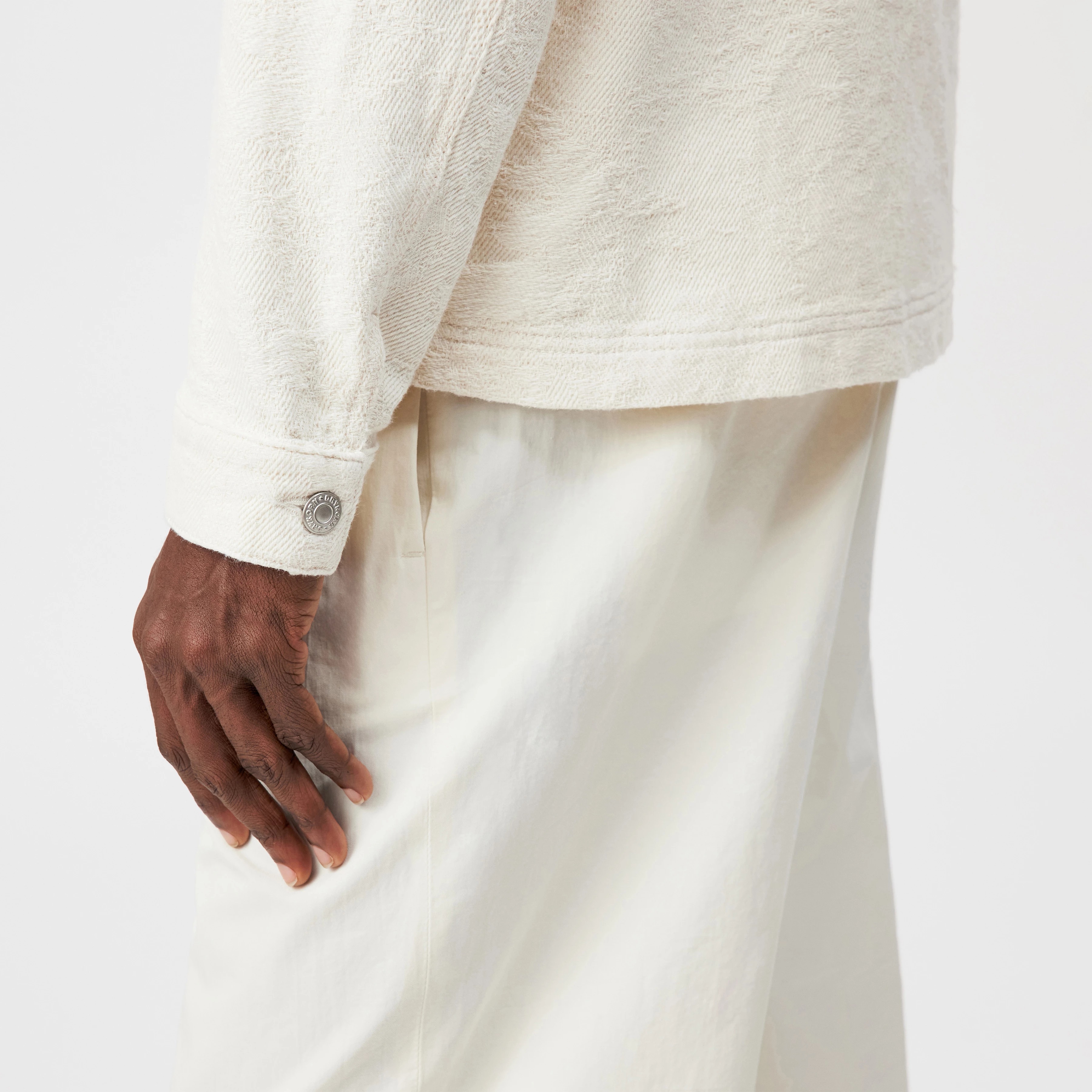 JERSON - Regular Fit Jacquard Zip Jacket - men - metal - Detailansicht am Model