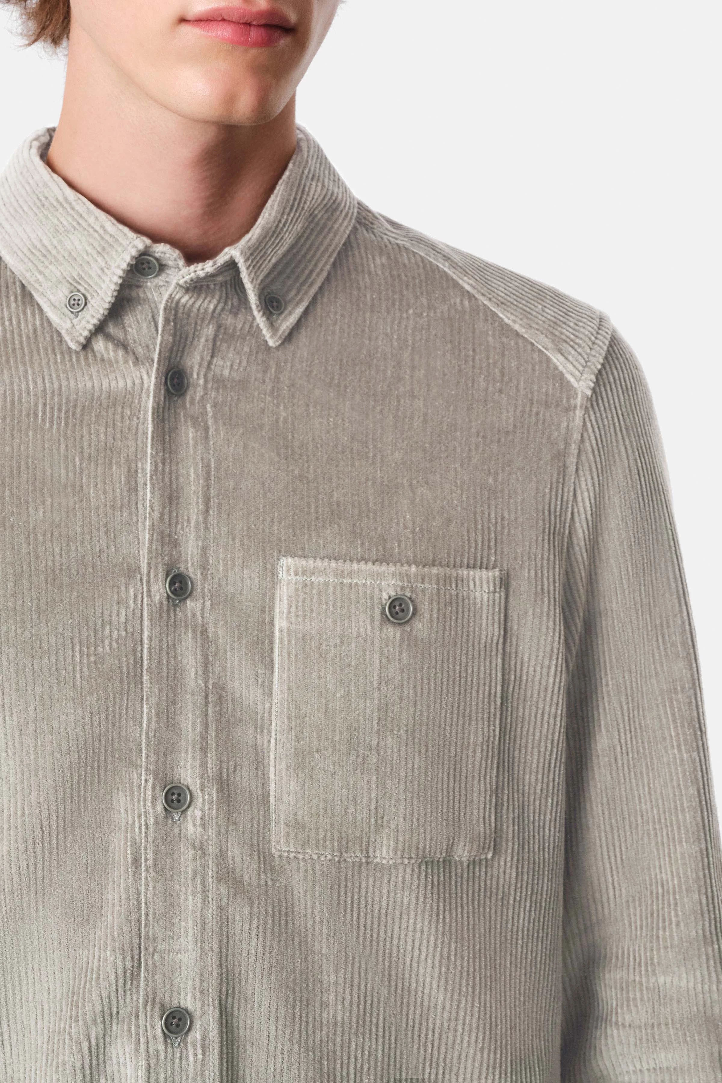 LIET - Button Down Hemd aus Cord - Herren - braun - Seitenansicht