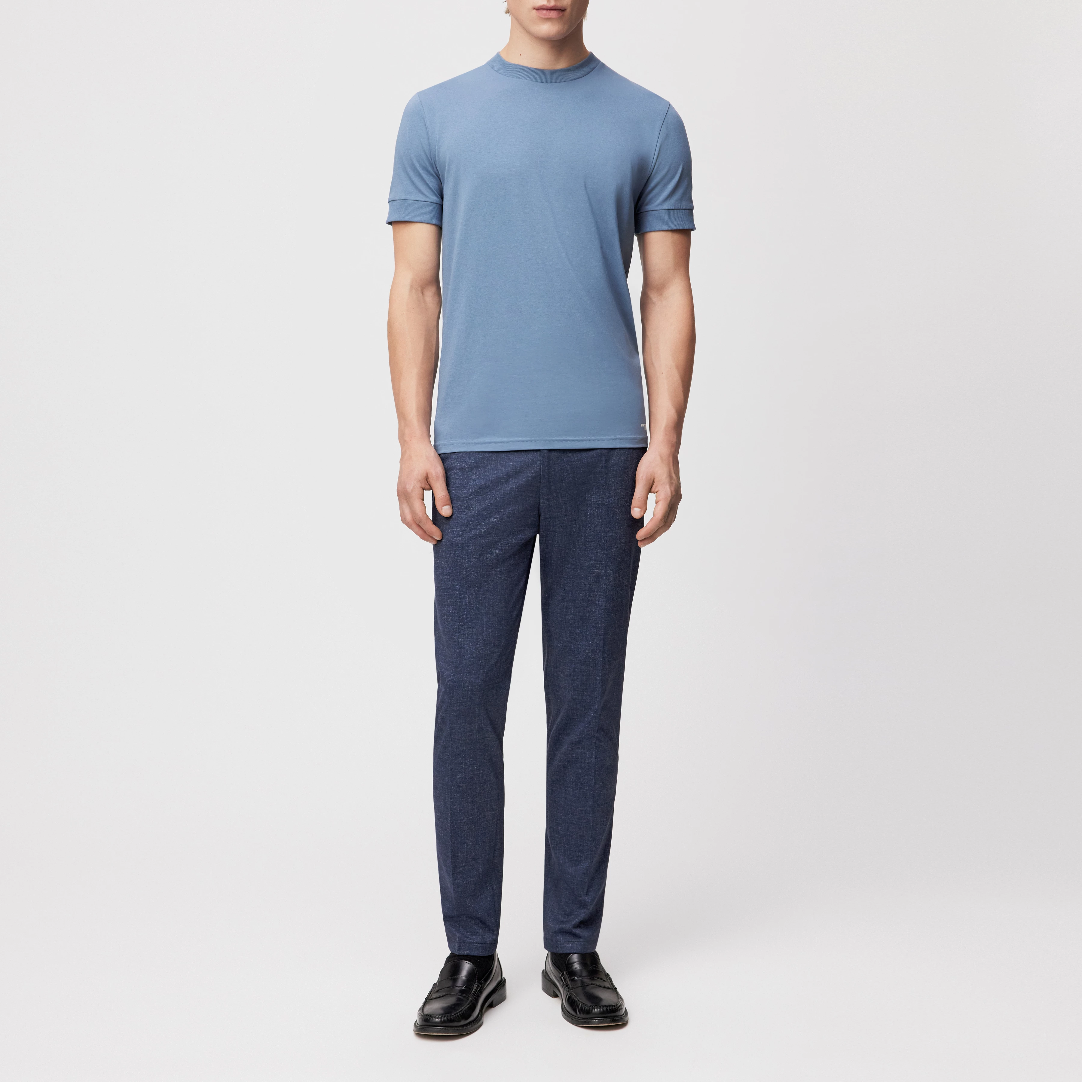 ANTON - Fitted T-shirt in cotton - men - blue - Ganzkörper-Frontansicht