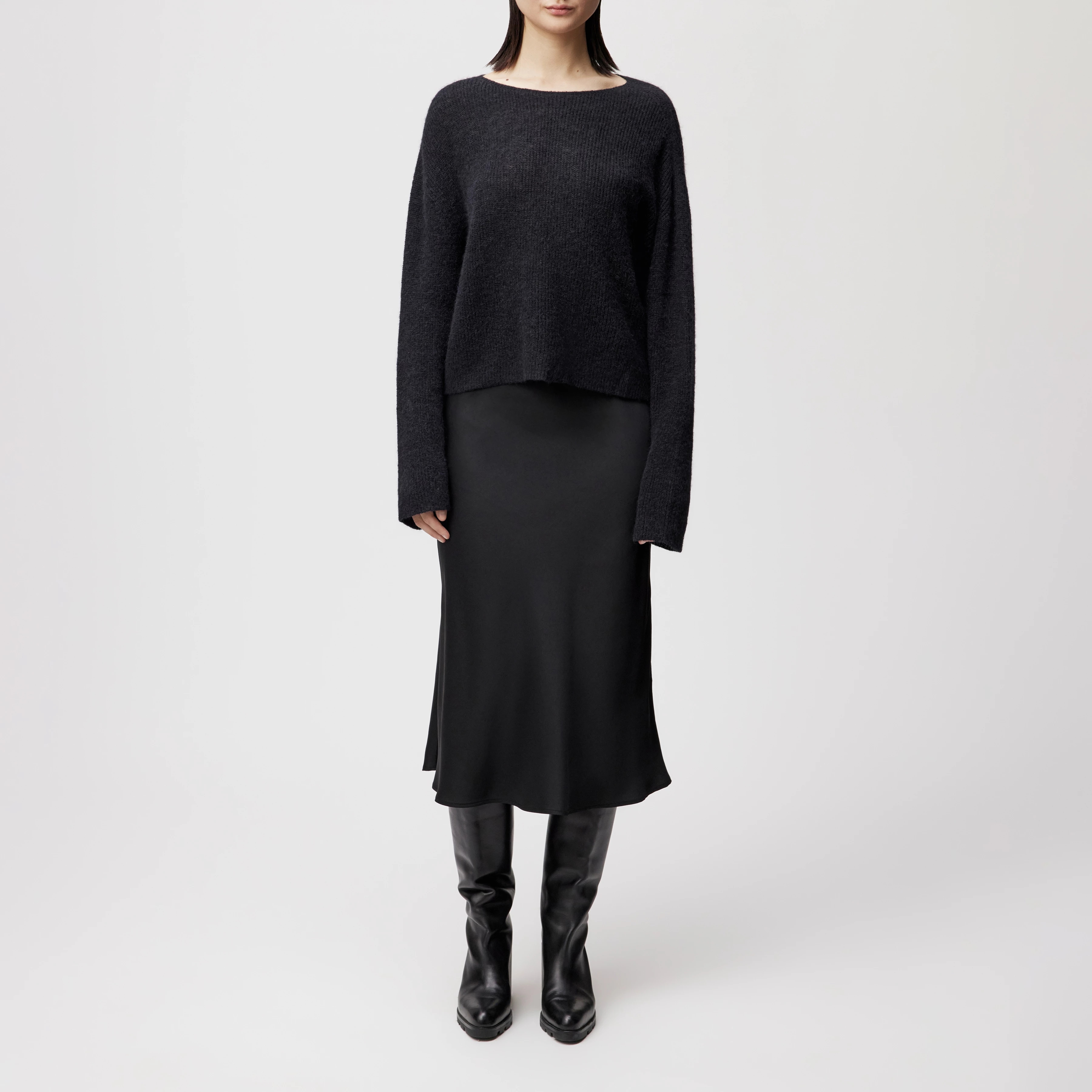 IMENY - Pull court en luxueux mélange d'alpaga Suri - women - noir - Ganzkörper-Frontansicht