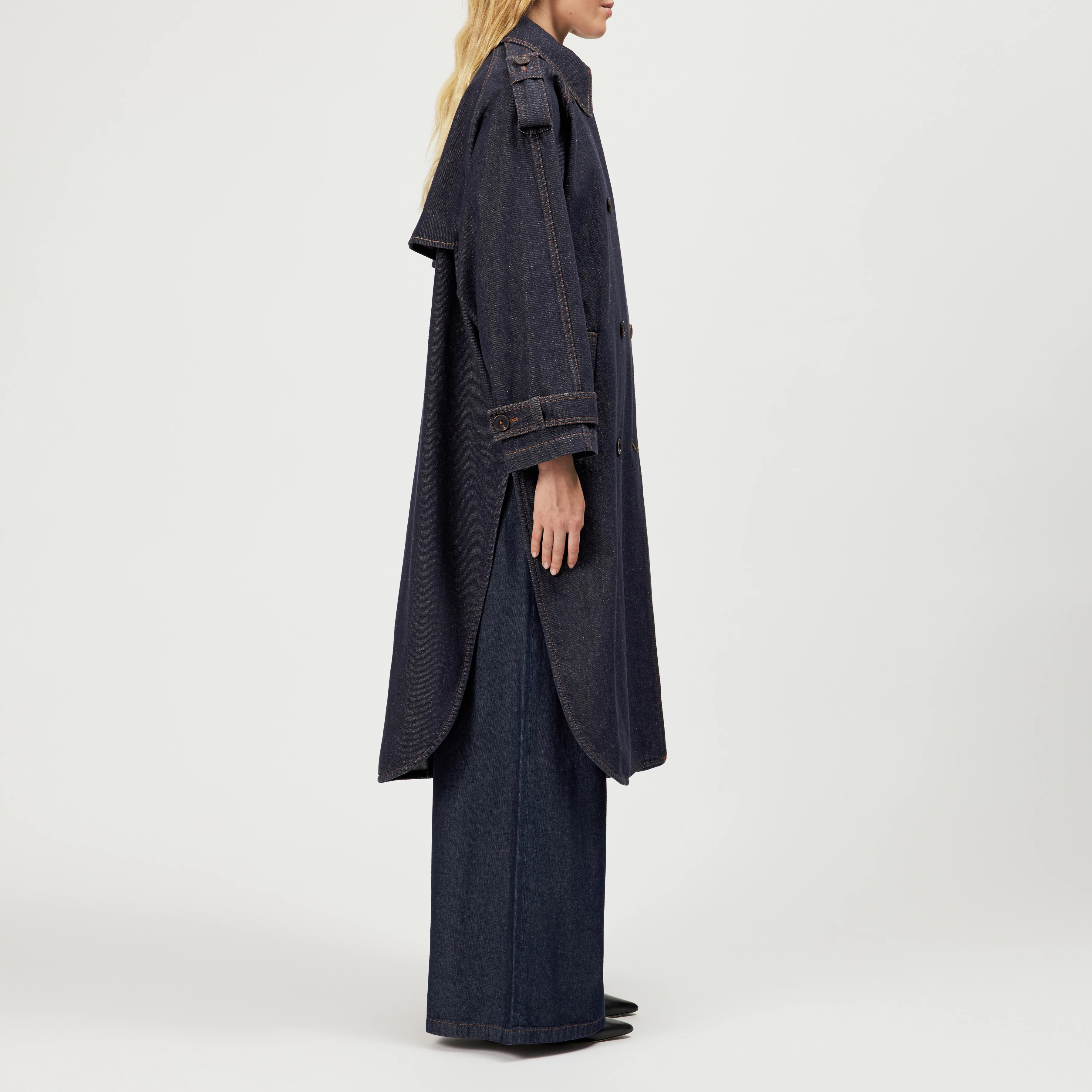 CHAILEY - Long denim cape coat - women - blue - Seitenansicht
