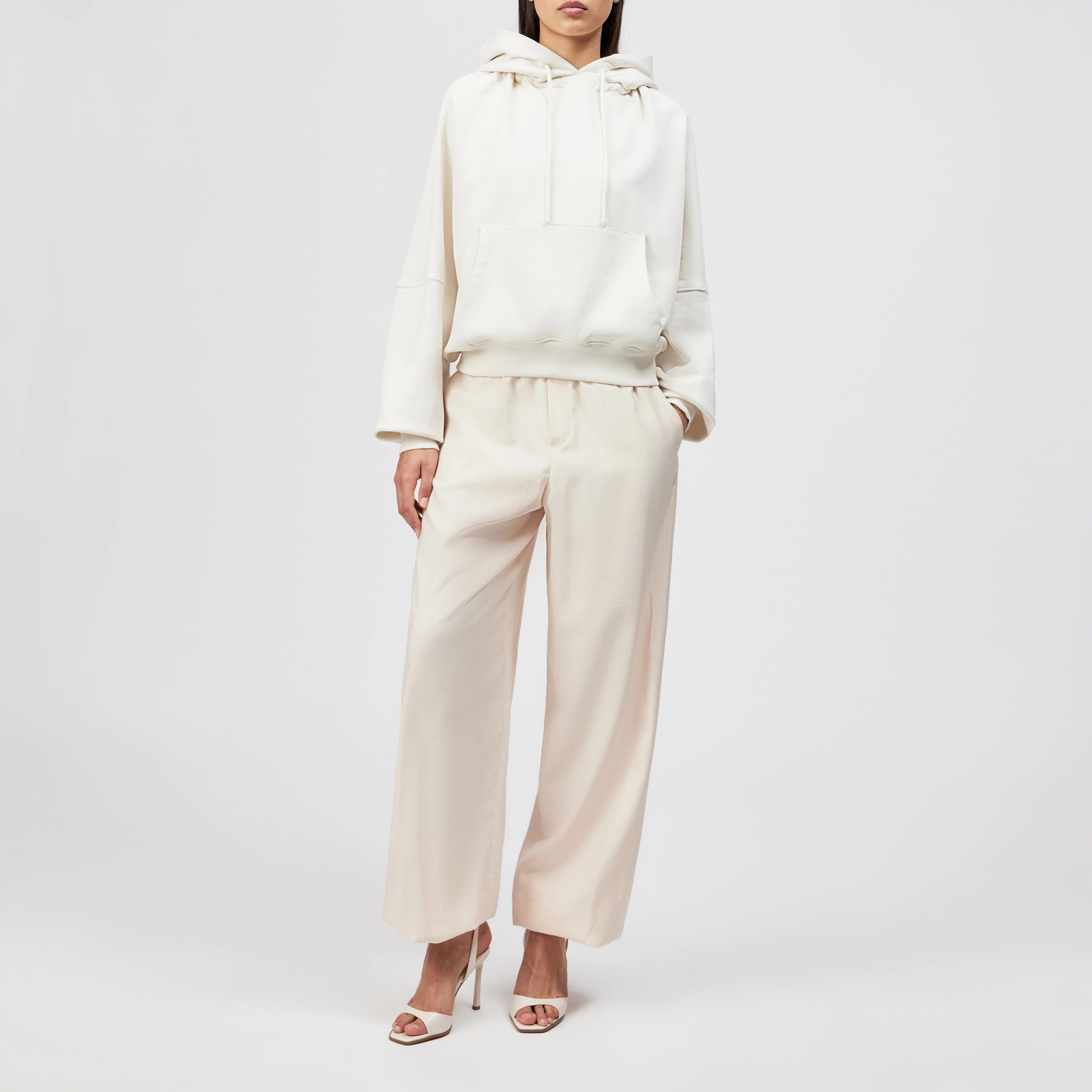 NELVA_P4 - Oversized pure cotton hoodie - women - off white - Ganzkörper-Frontansicht