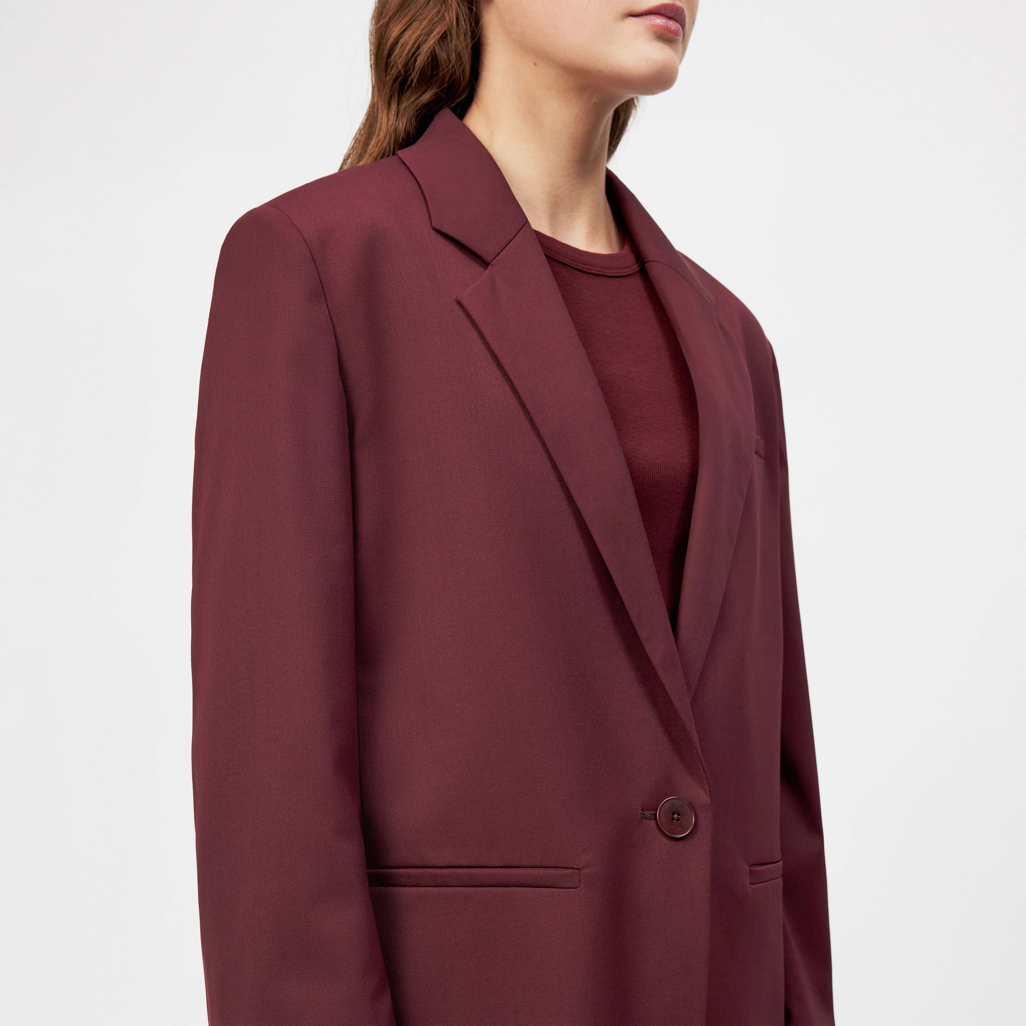 MOWTIE - Lässiger Einreiher-Blazer in Woll-Mix - Damen - rot - Detailansicht am Model