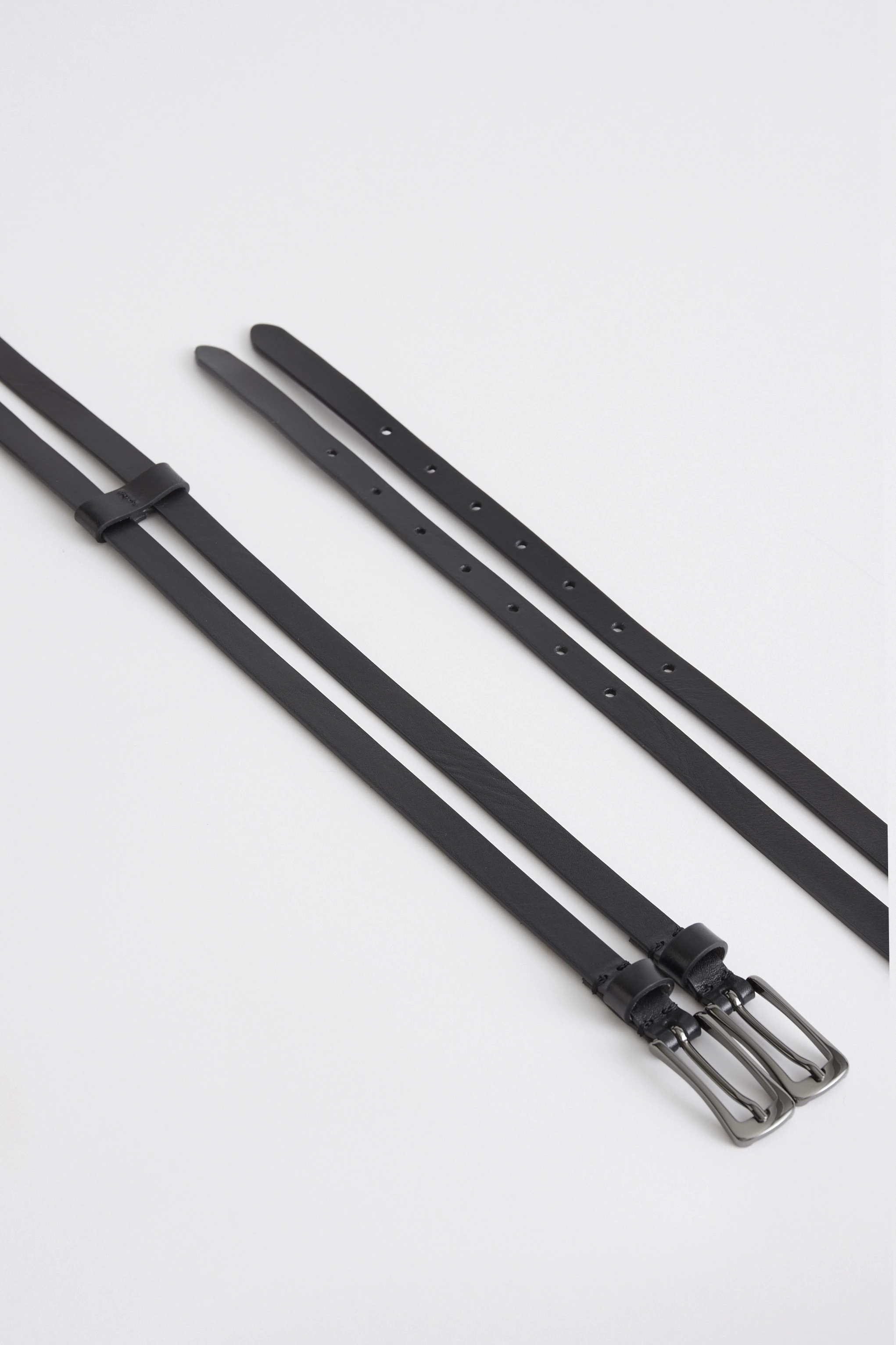 APLISA - Doppelgürtel mit silbernen Schnallen in Leder - Unisex - schwarz - Freisteller Rückansicht