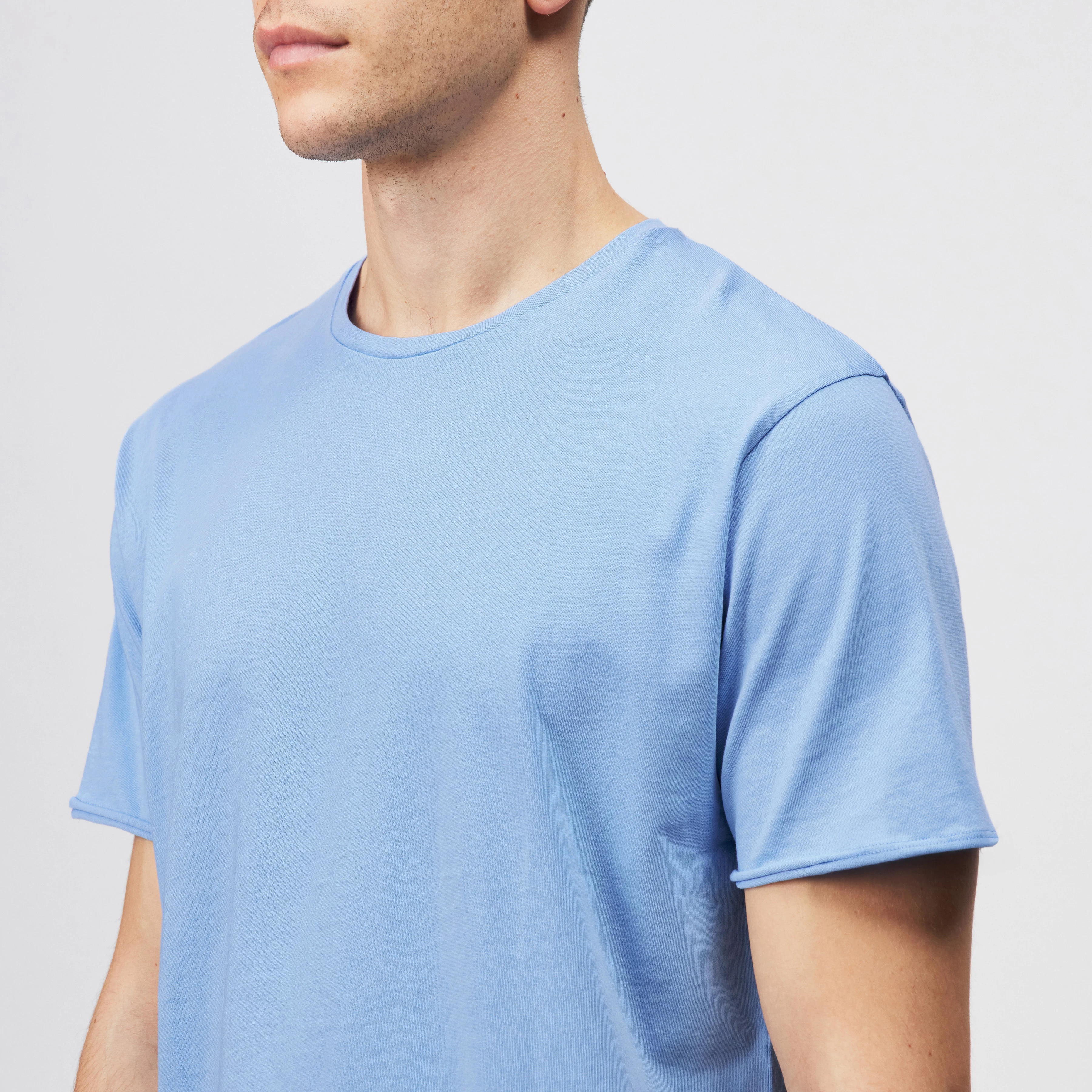 KENDRICK_2 - T-shirt in pure cotton - men - blue - Detailansicht am Model