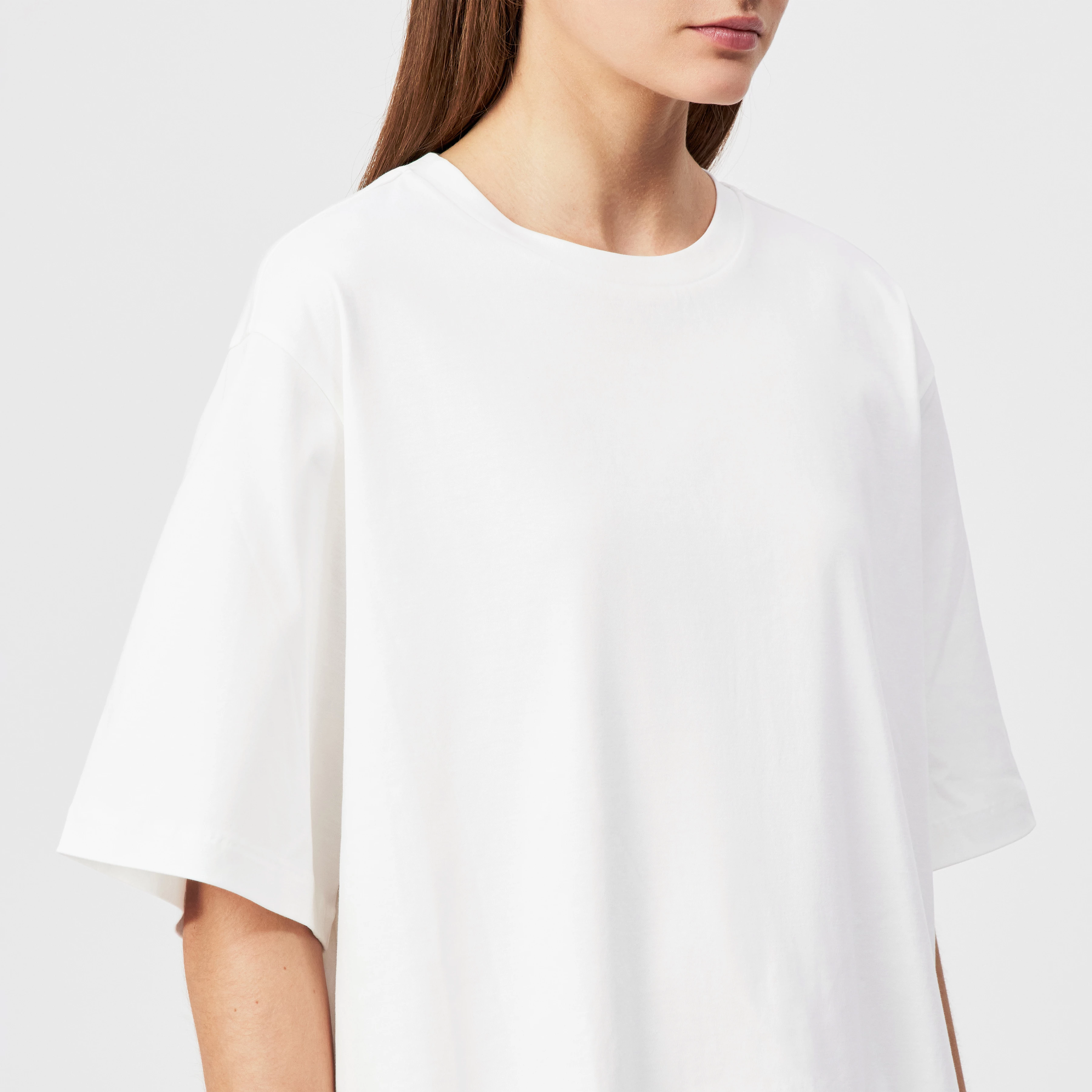 PINARA - Boxy oversized T-shirt in pure cotton - women - white - Detailansicht am Model