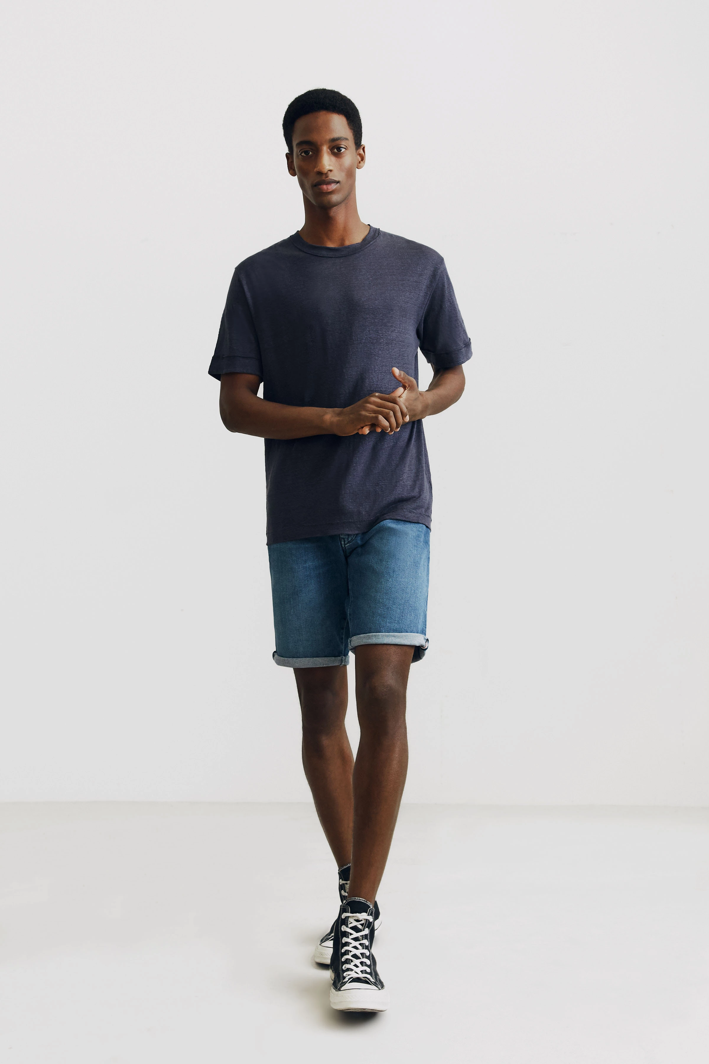 RAPHAEL - T-Shirt in reinem Leinen - Herren - blau - Ganzkörper-Frontansicht