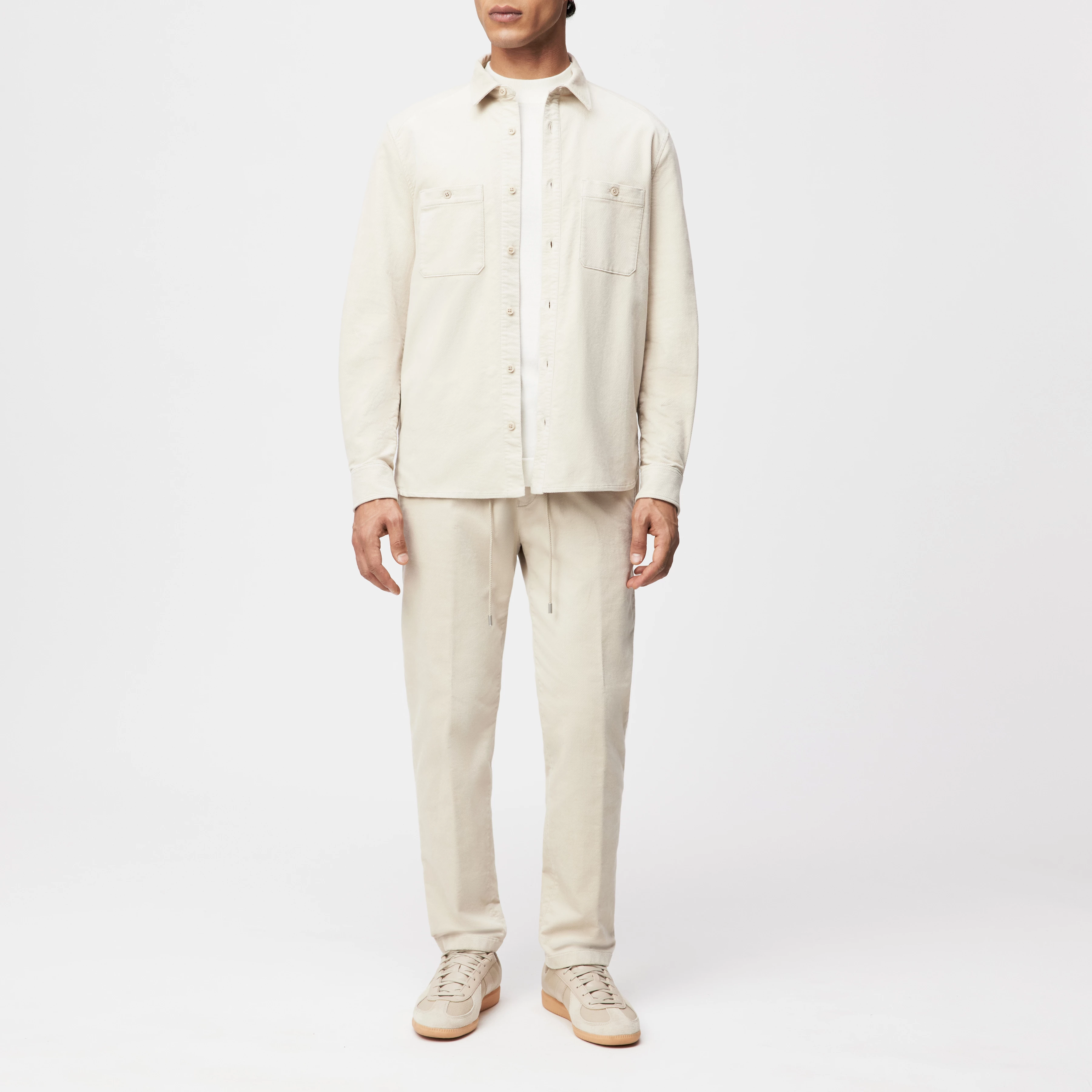 DEGER - Jogpants mit Tunnelzug in Samt - Herren - beige - Ganzkörper-Frontansicht