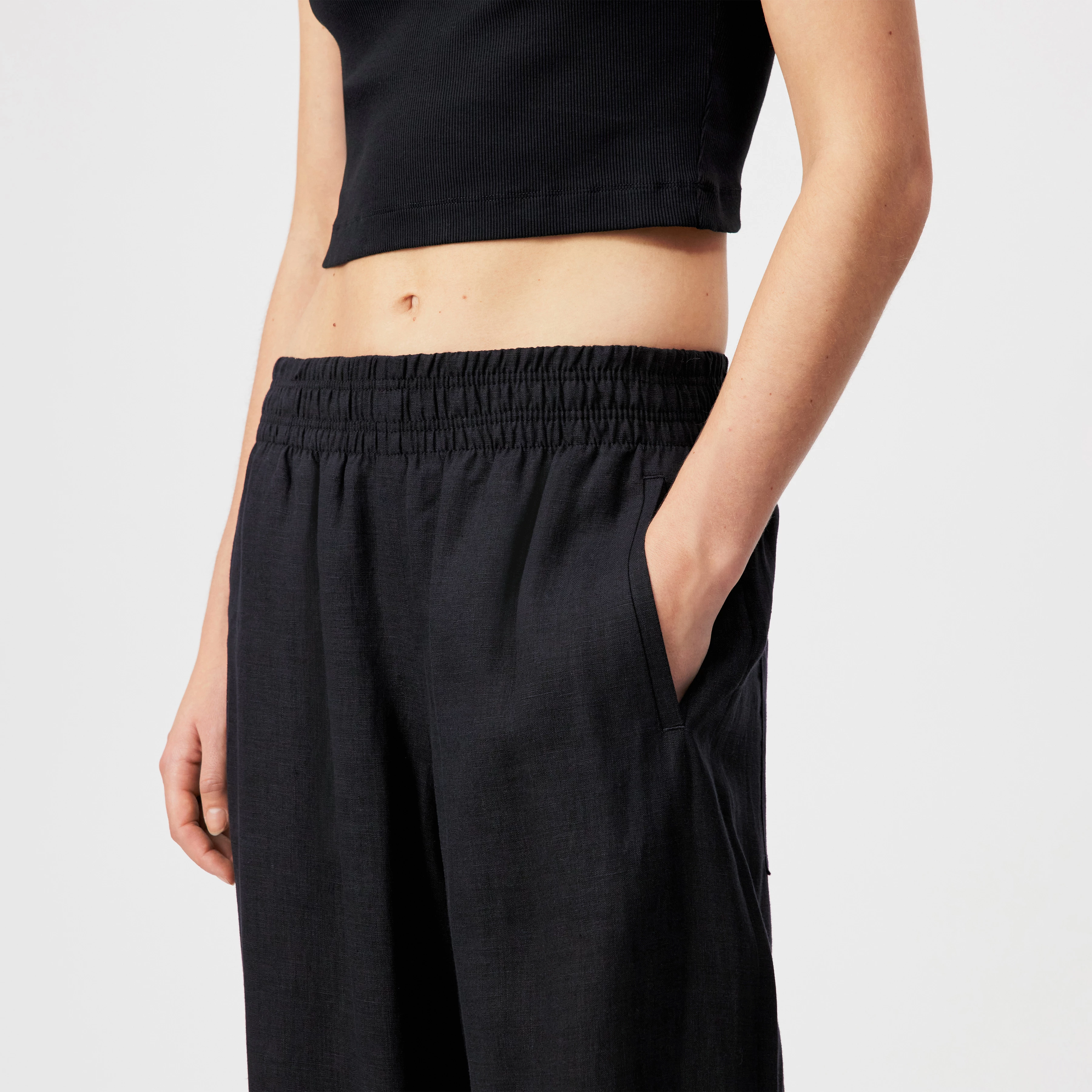 CEILING - Weite Hose in Leinen - Damen - schwarz - Detailansicht am Model