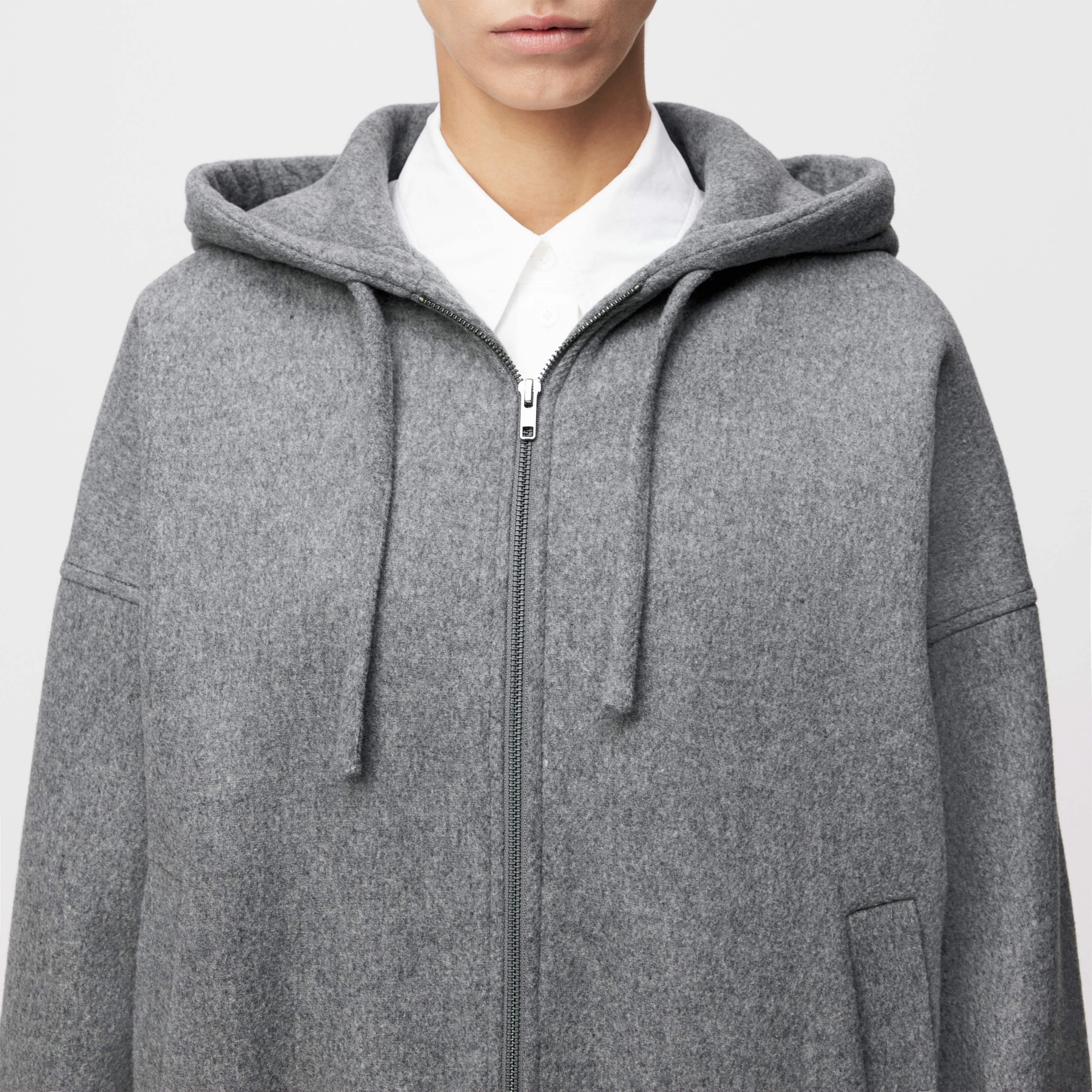 DUNSTONE - Oversized Zip-Hoodie in Flanell - Damen - grau - Detailansicht am Model