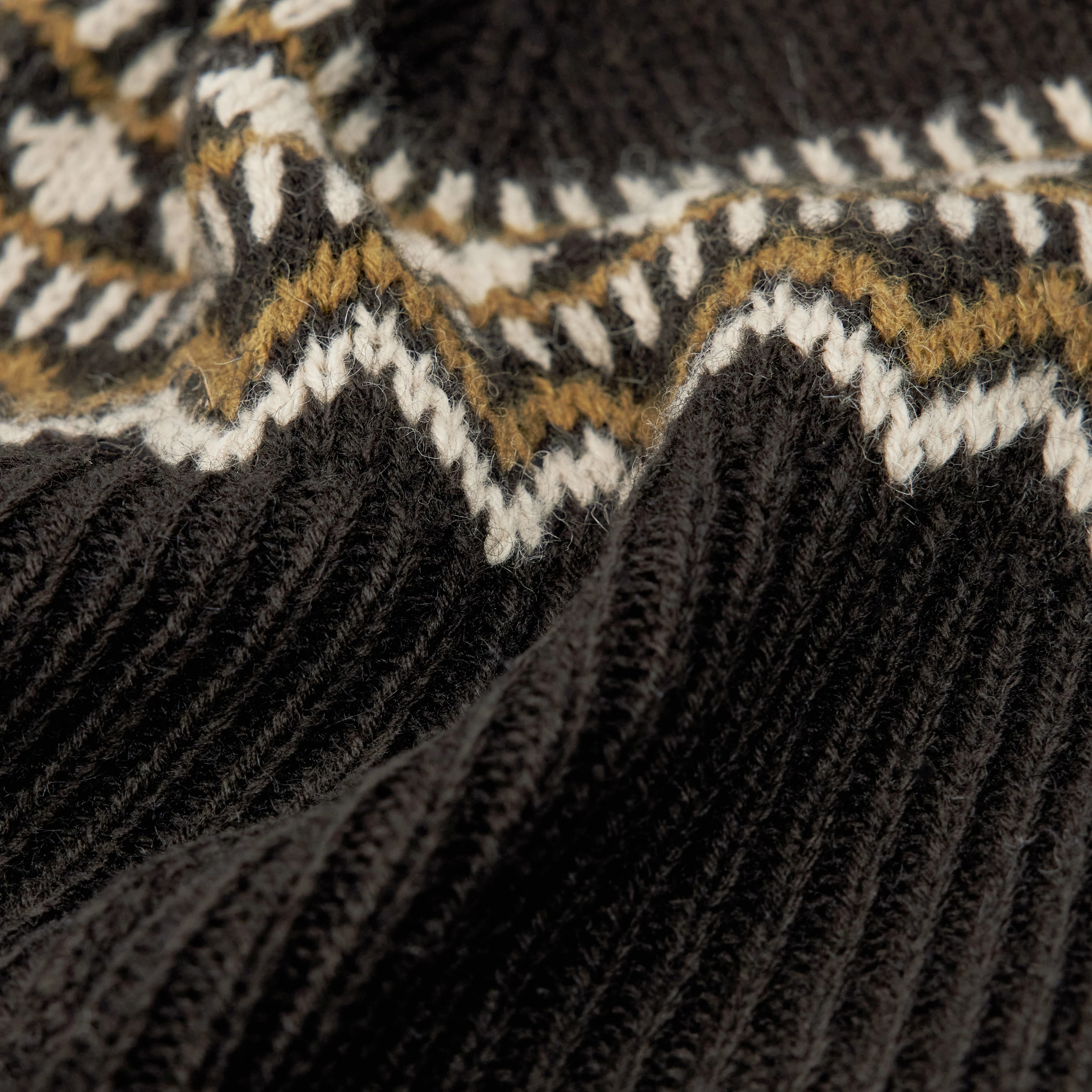 LOAH - Beanie in alpaca wool blend - unisex - brown - Materialbild (B2C)