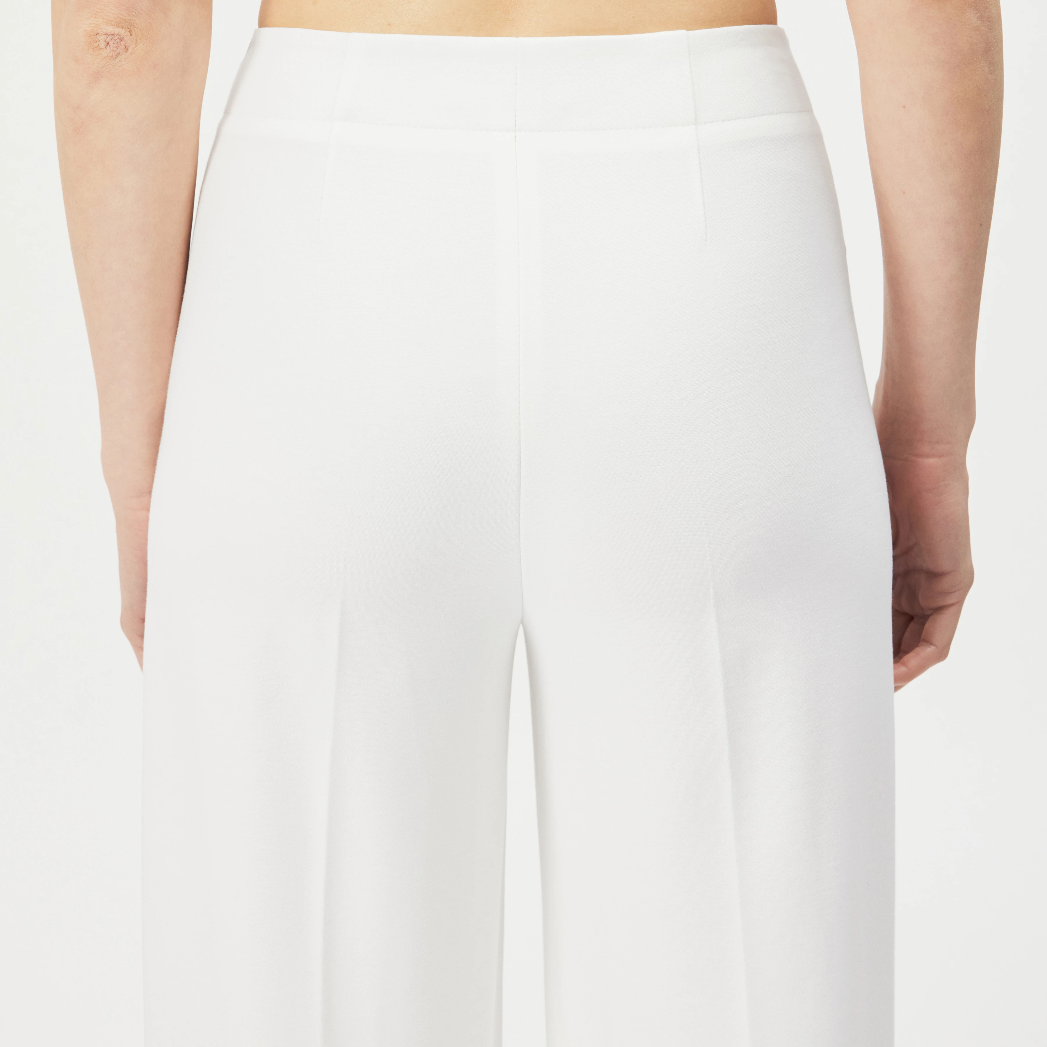 BEFORE - Marlenehose in Jersey - Damen - off white - Detailansicht am Model