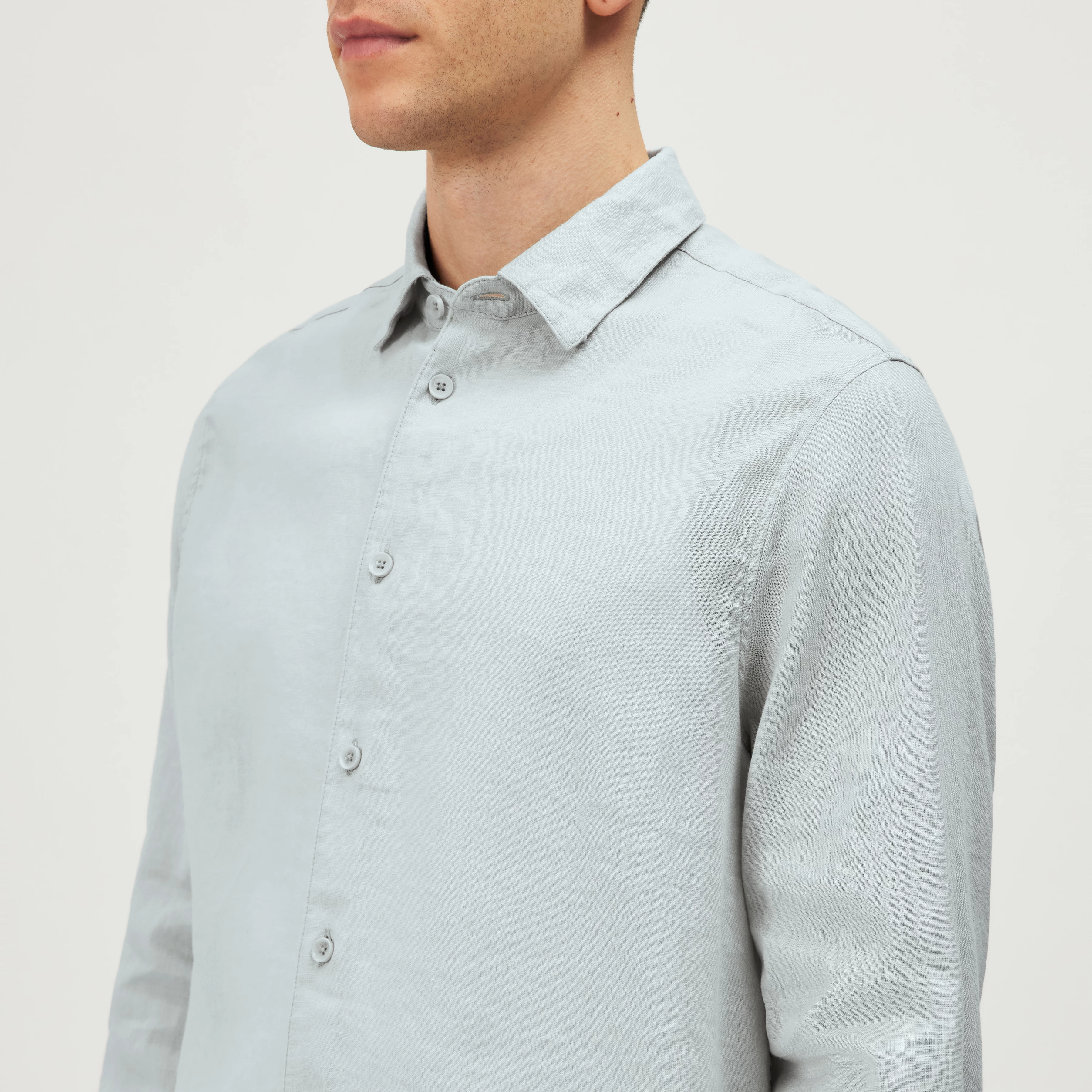 RAMIS - Regular Fit Hemd in Leinen-Baumwoll Mix - Herren - grün - Detailansicht am Model