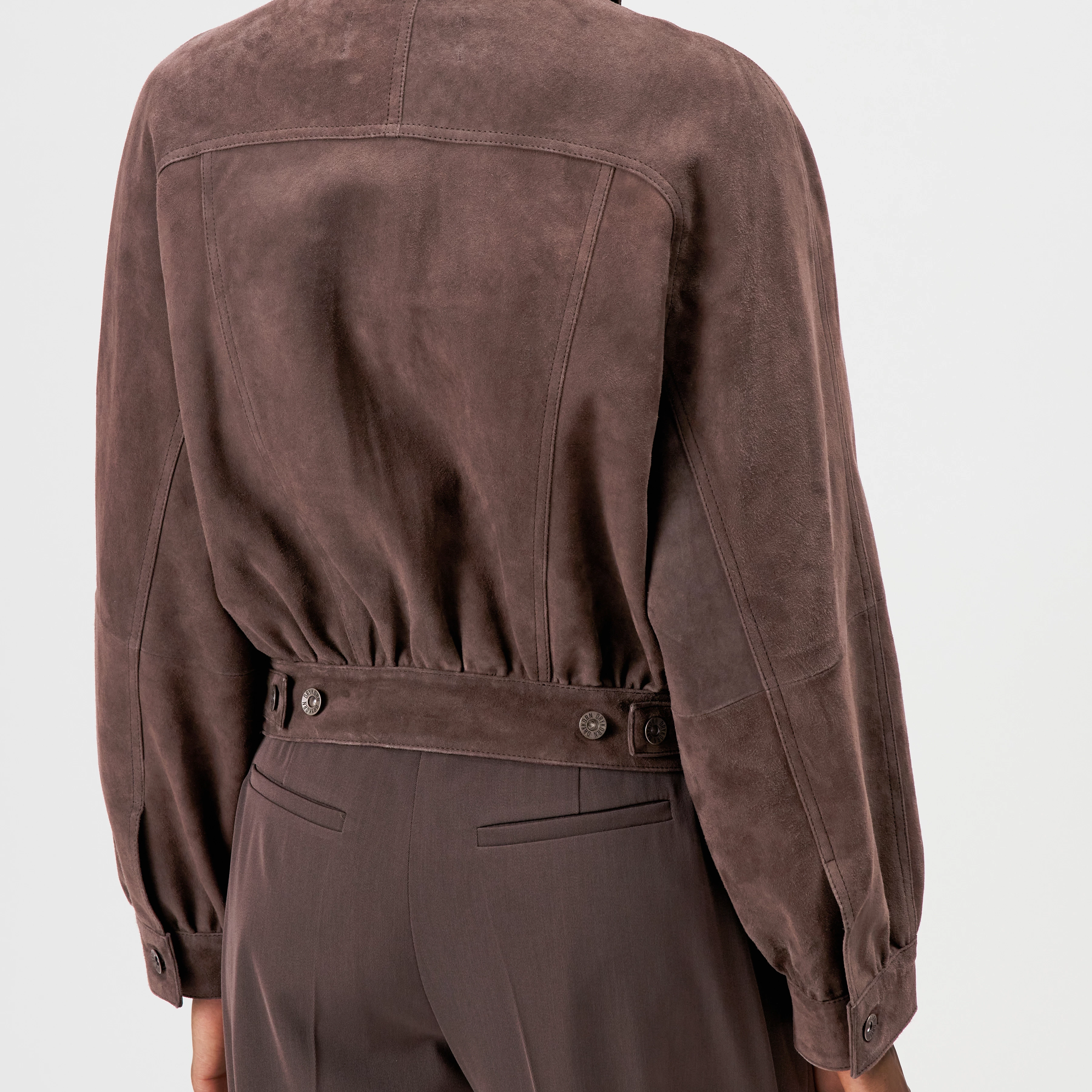 MARWICK - Relaxed fit jacket in suede - women - brown - Detailansicht am Model