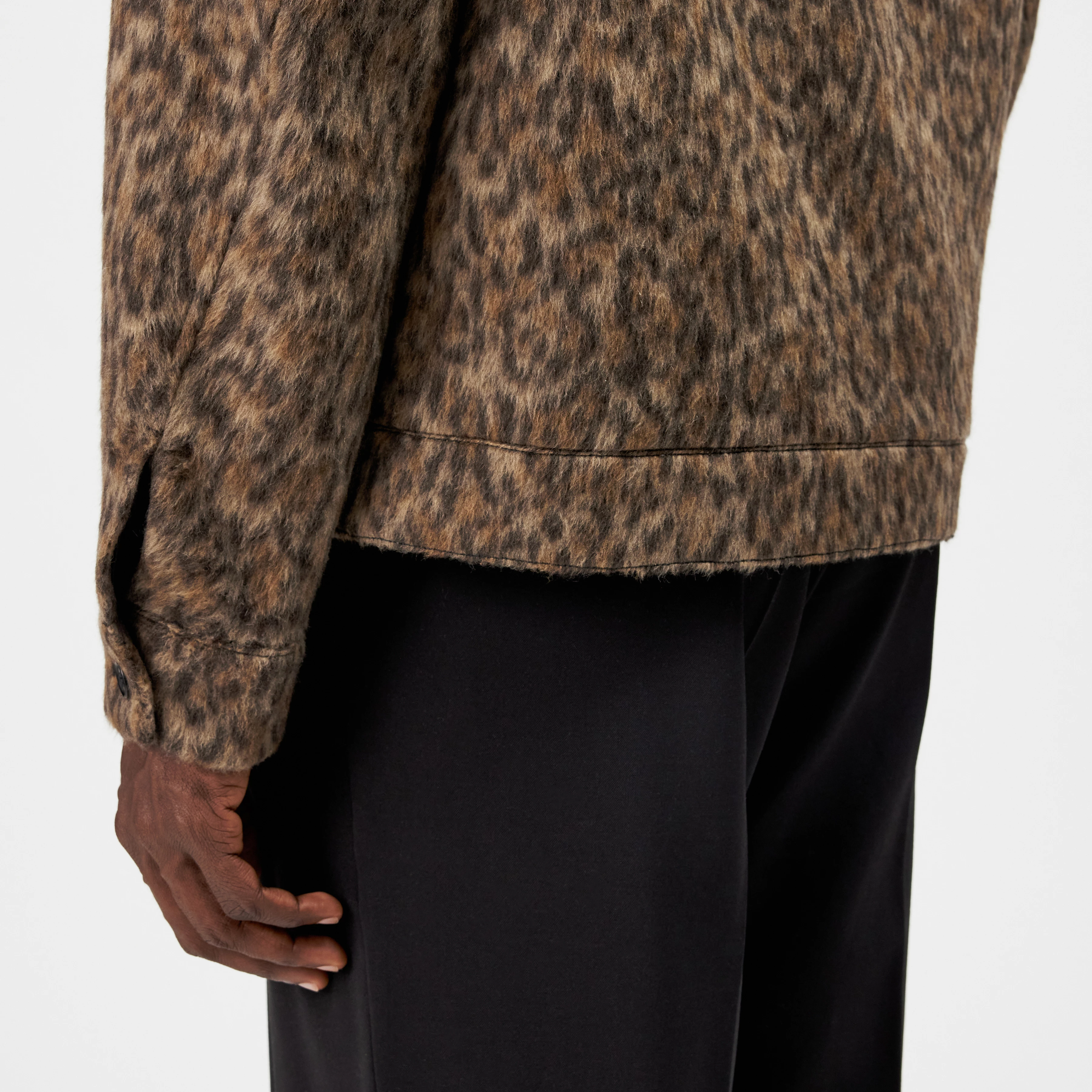 RIKKA_2 - Jacquard jacket with turn-down collar - men - brown - Detailansicht am Model