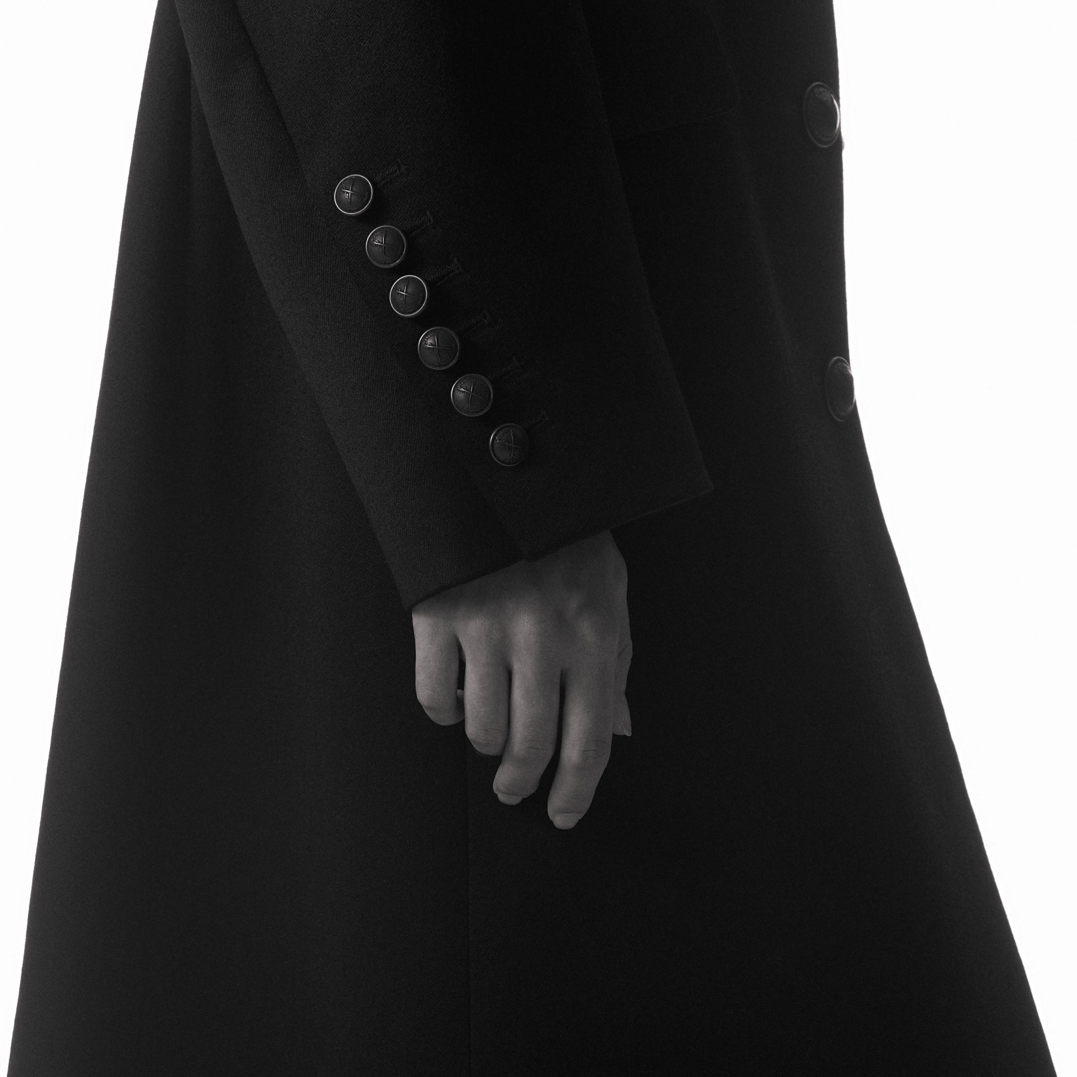 DRYQUEENS - Tailored coat with stand collar in pure new wool - women - black - Detailansicht am Model