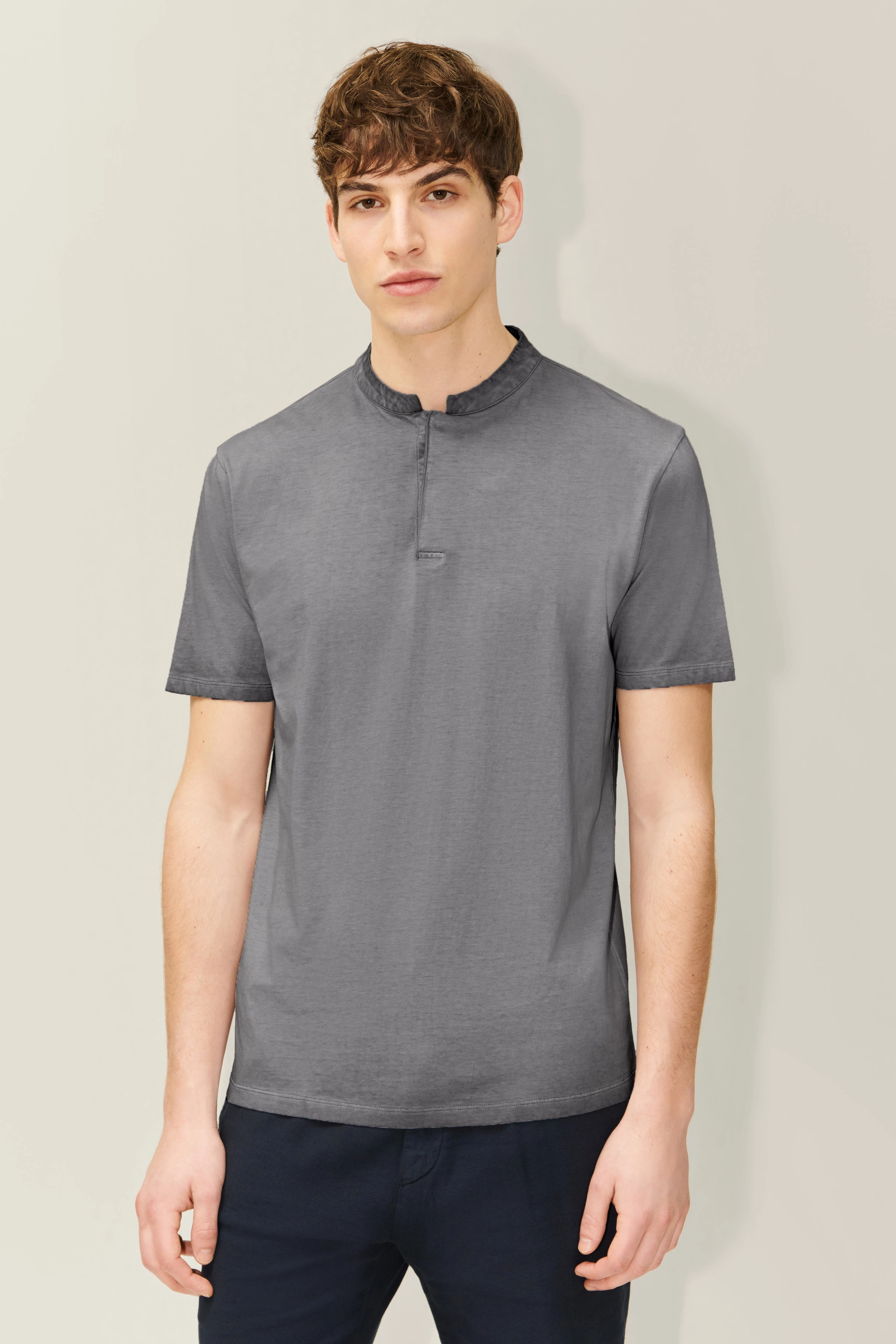 LOUIS - polo shirt with band collar - men - grey - Frontansicht