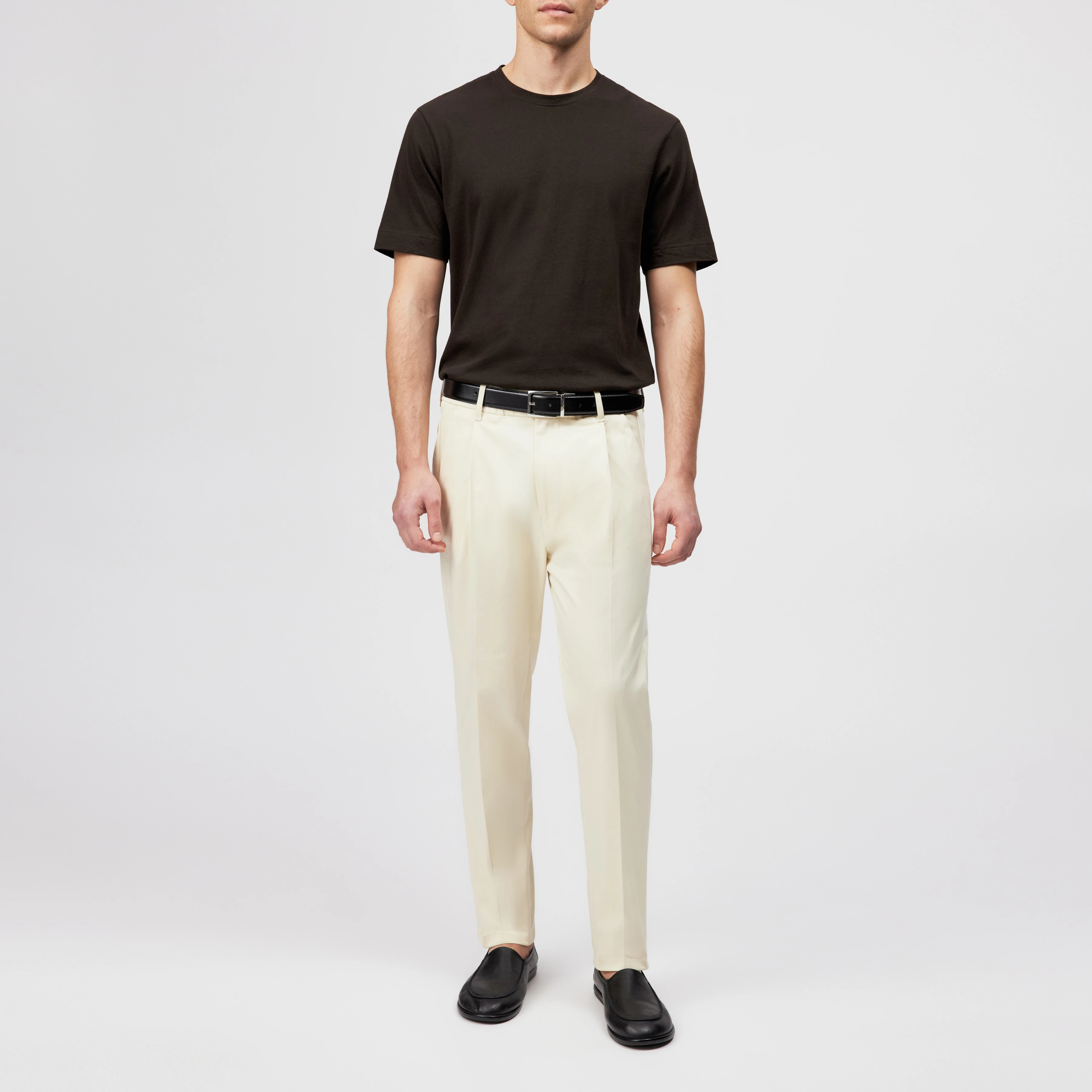 CHASY - Casual Hose mit Bundfalte in Baumwoll-Gabardine - Herren - beige - Ganzkörper-Frontansicht