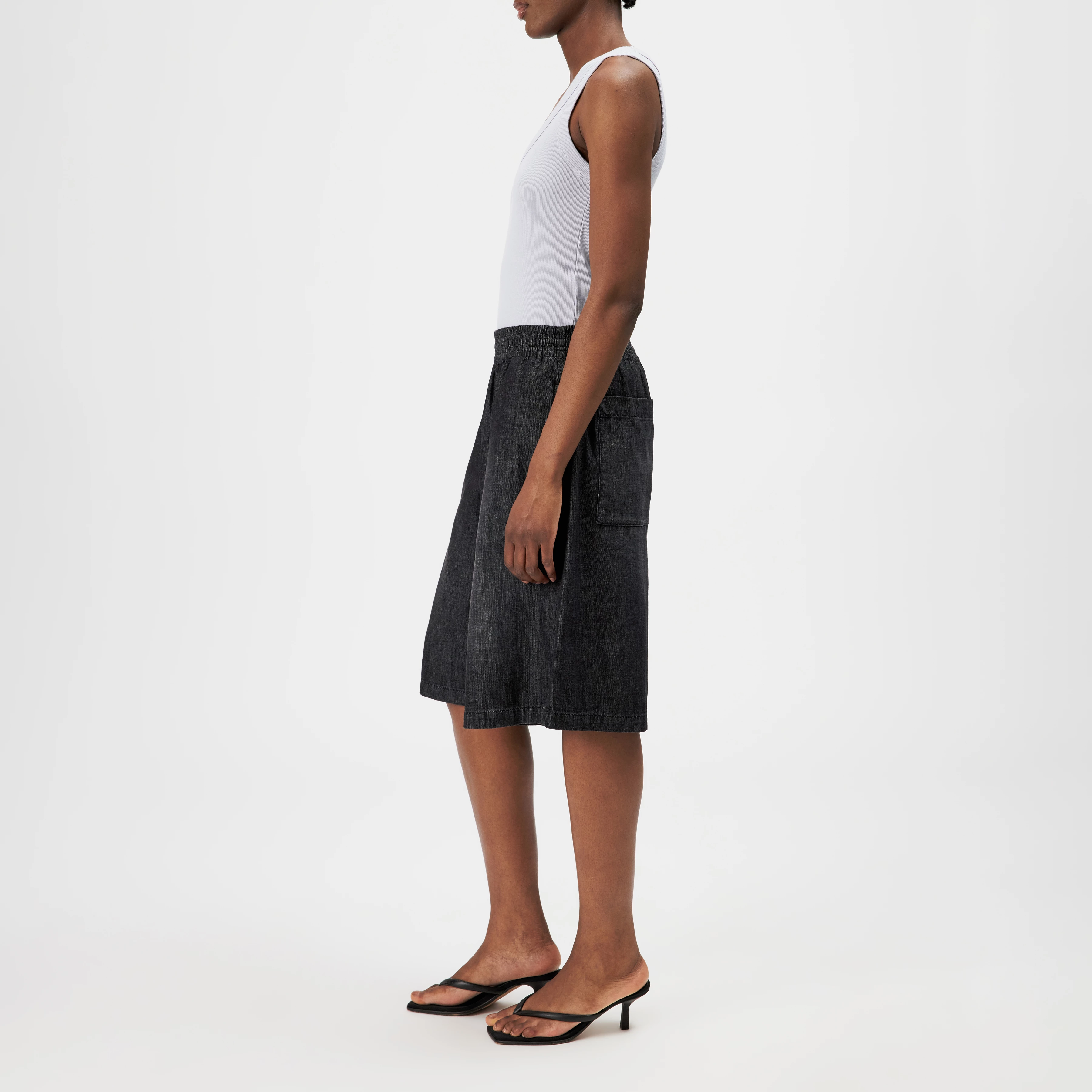 RECENT - Bermuda shorts in black denim - women - grey - Seitenansicht