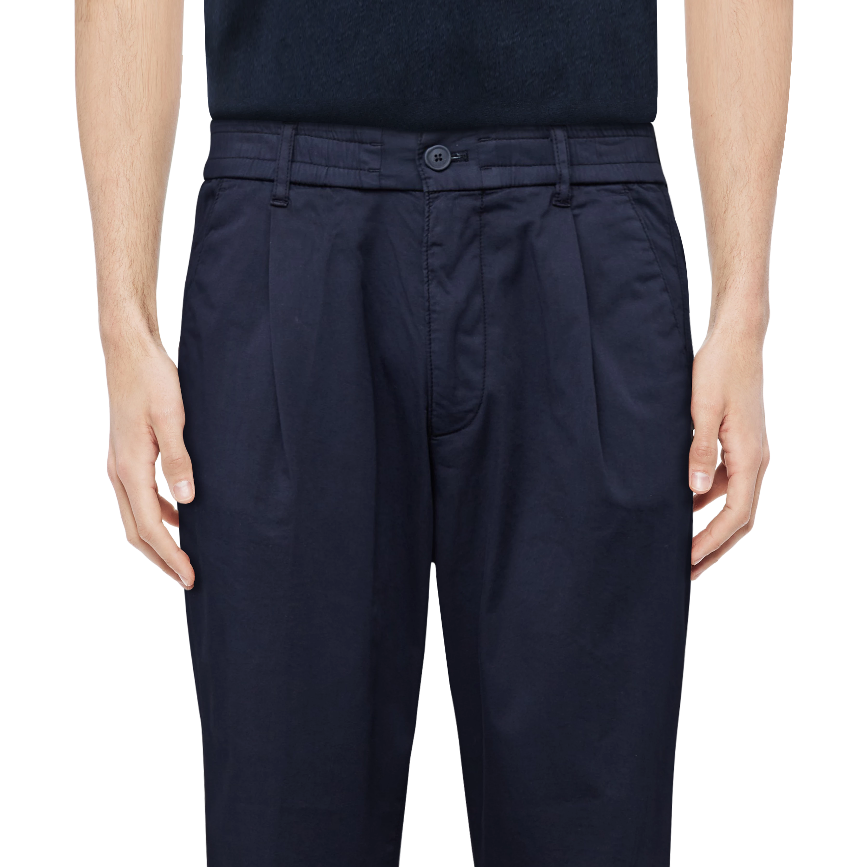 CHASY - Casual trousers with pleats in satin - men - blue - Detailansicht am Model