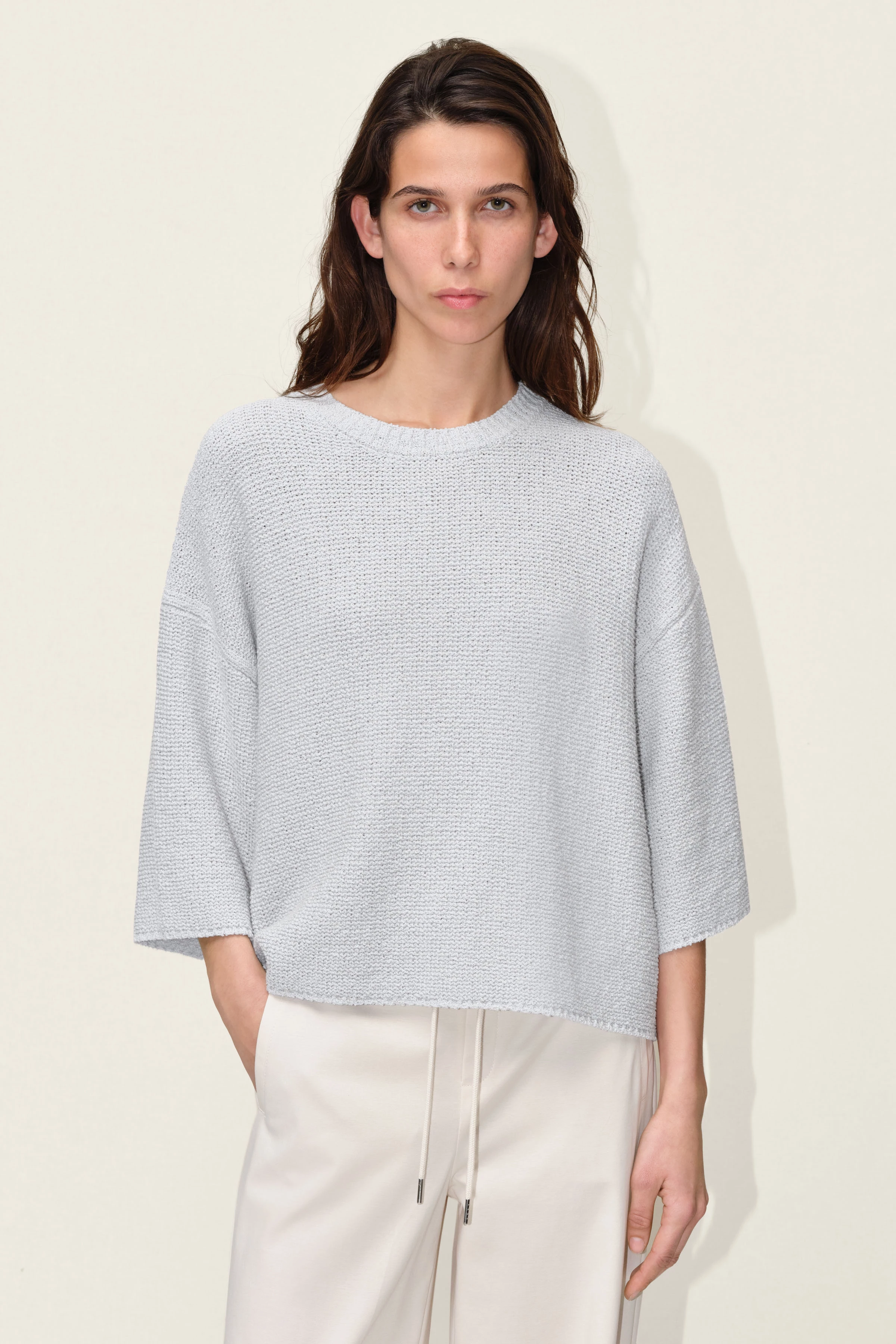 NILAY - Forkortet oversize strikket T-shirt - women - grå - Frontansicht