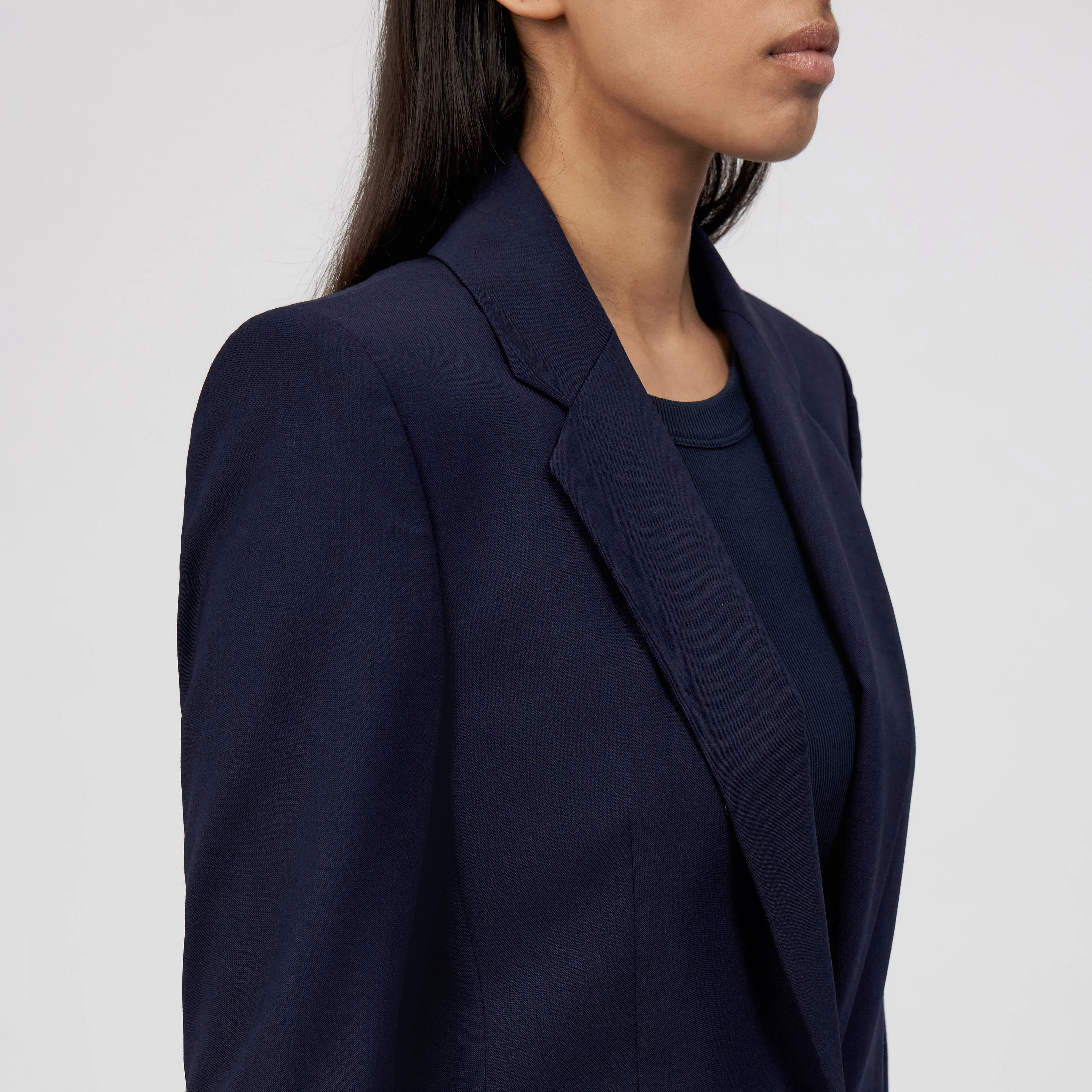 ATLIN_2 - One-button blazer with notch lapels in wool serge - women - blue - Detailansicht am Model