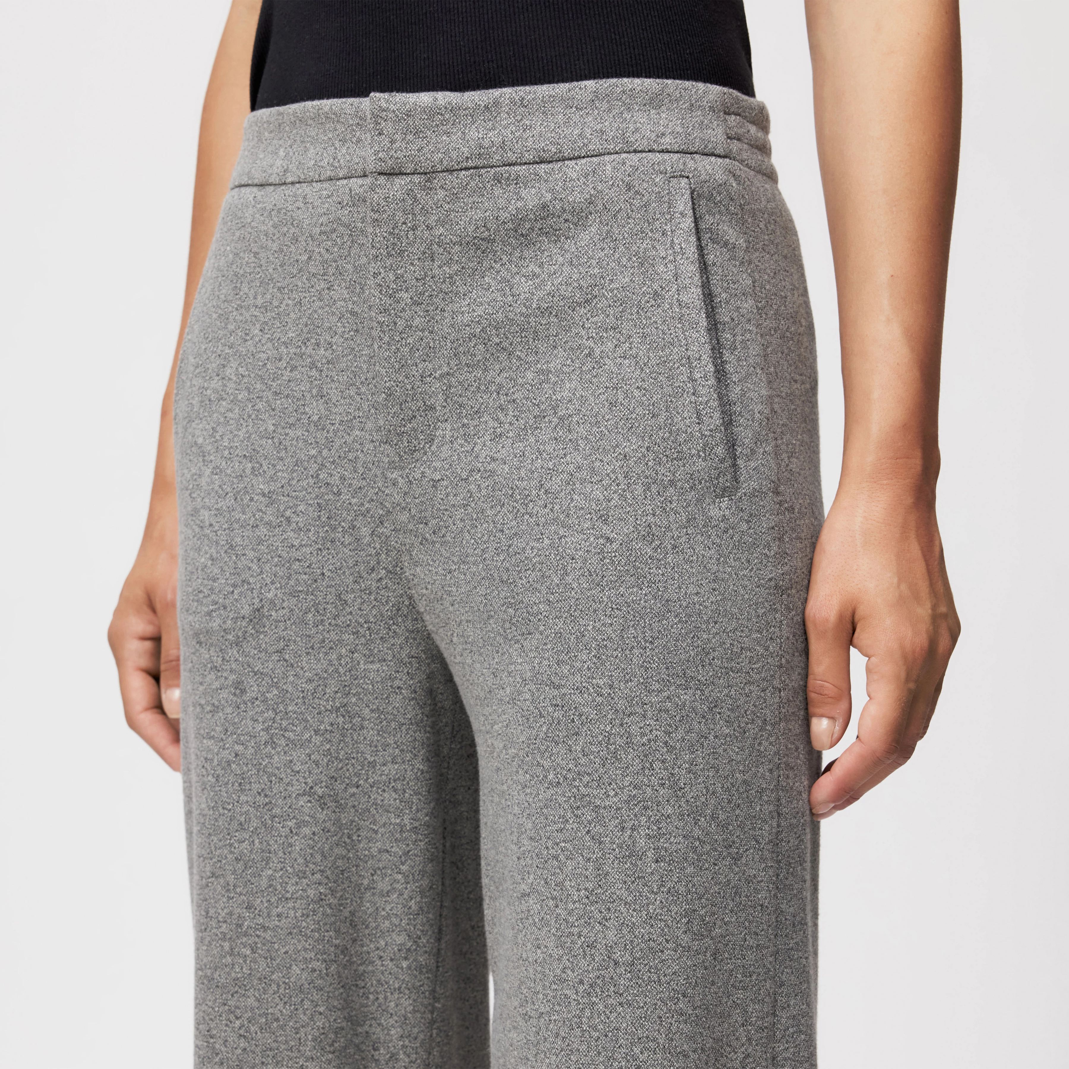 FAE_0 - Trousers with barrel leg in viscose blend - women - grey - Detailansicht am Model