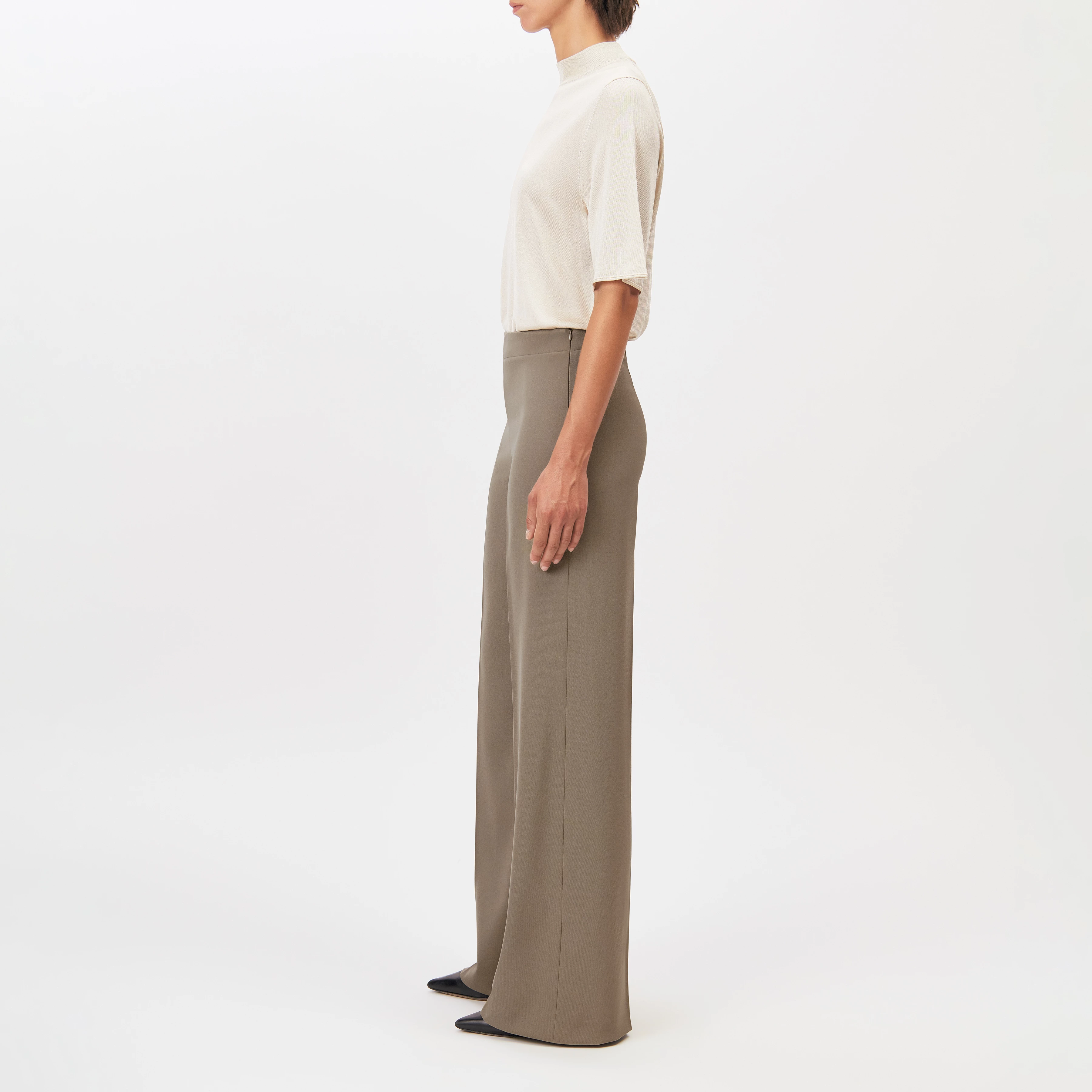 BEFORE - Pleated wide-leg trousers - women - beige - Seitenansicht