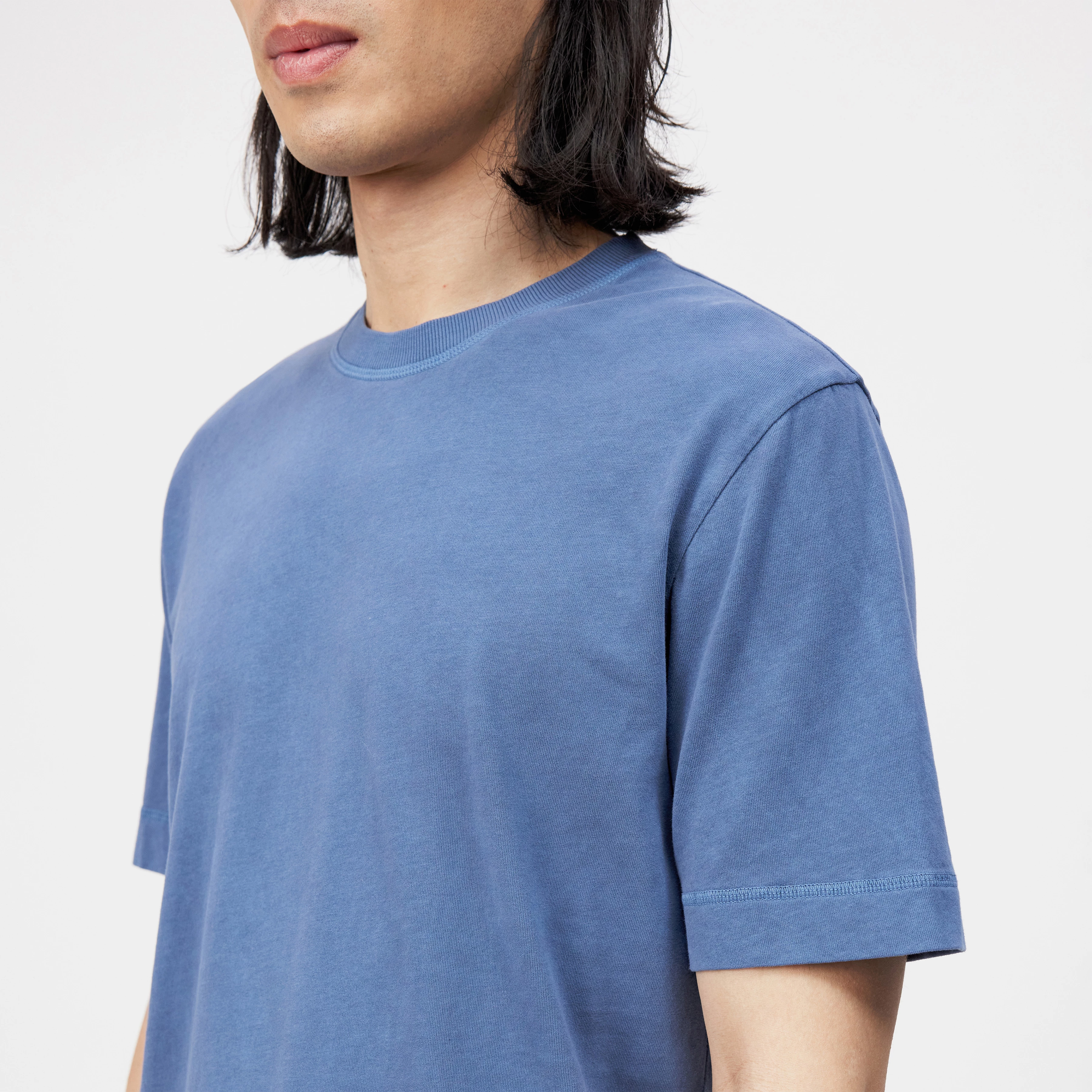 RAPHAEL - T-shirt in washed look - men - blue - Detailansicht am Model