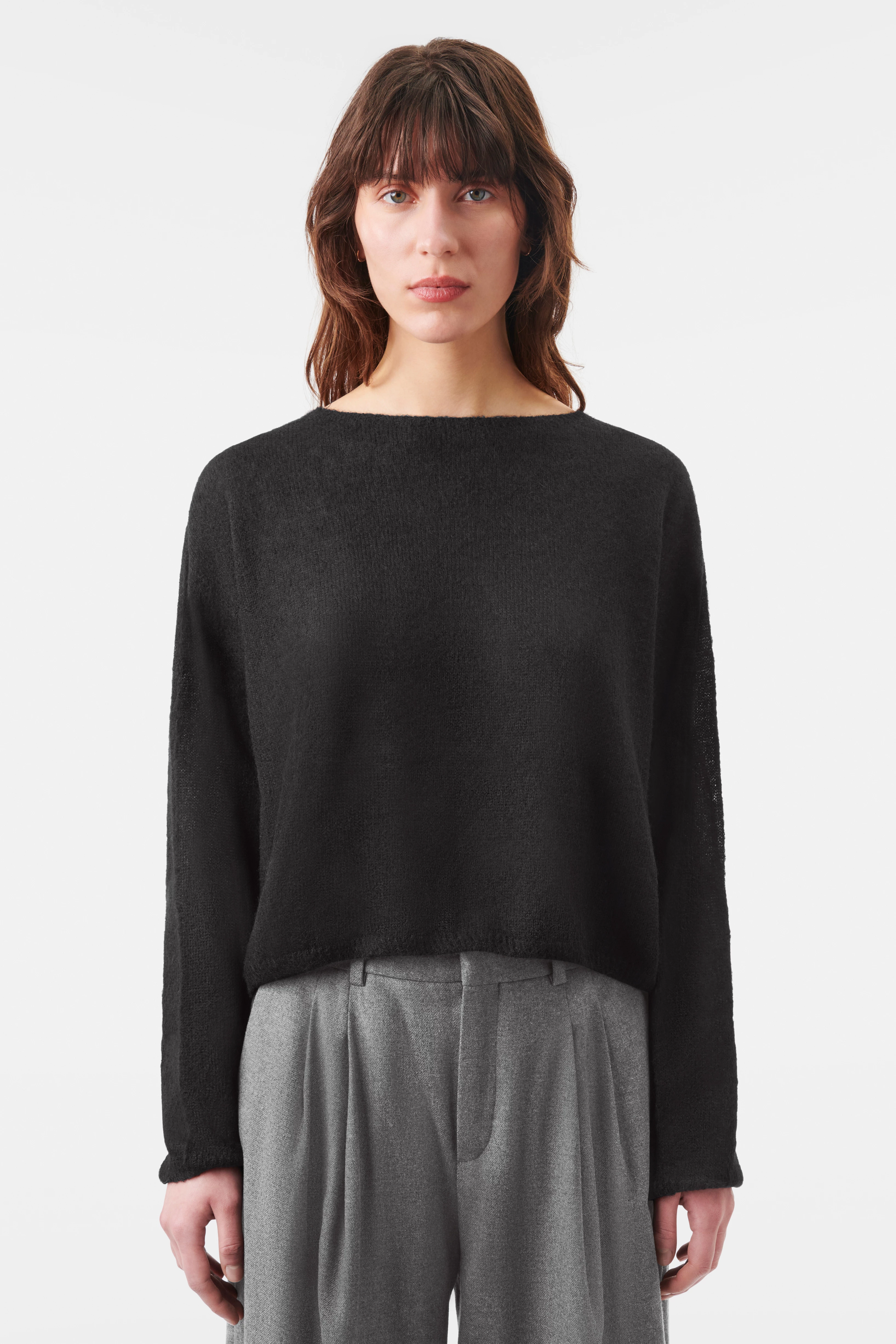 IMENY - Verkürzter Pullover in luxuriösem Suri Baby-Alpaka Mix - Damen - schwarz - Frontansicht