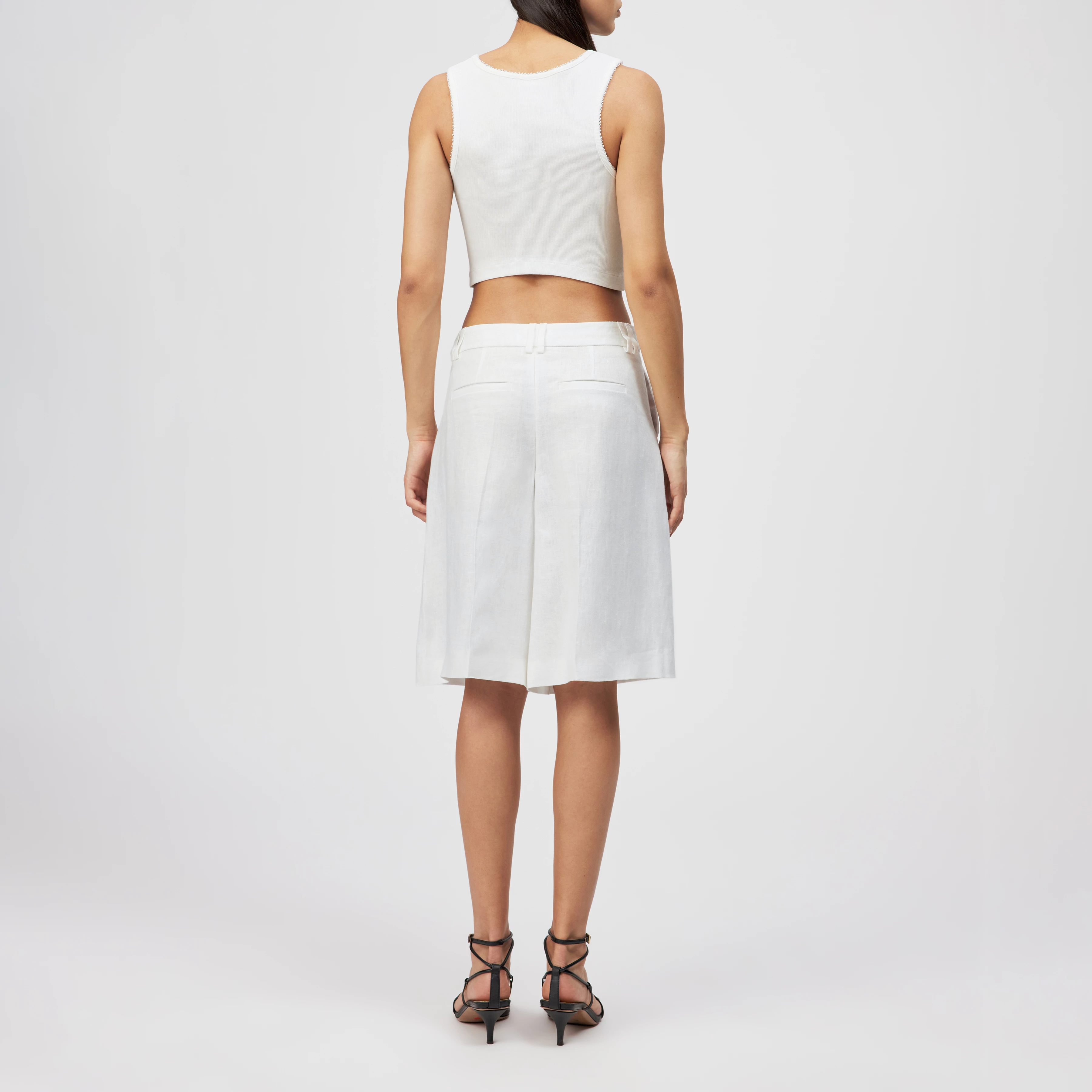 GOVERN - Relaxed Fit Bermuda Shorts in Linen - women - off white - Rückansicht