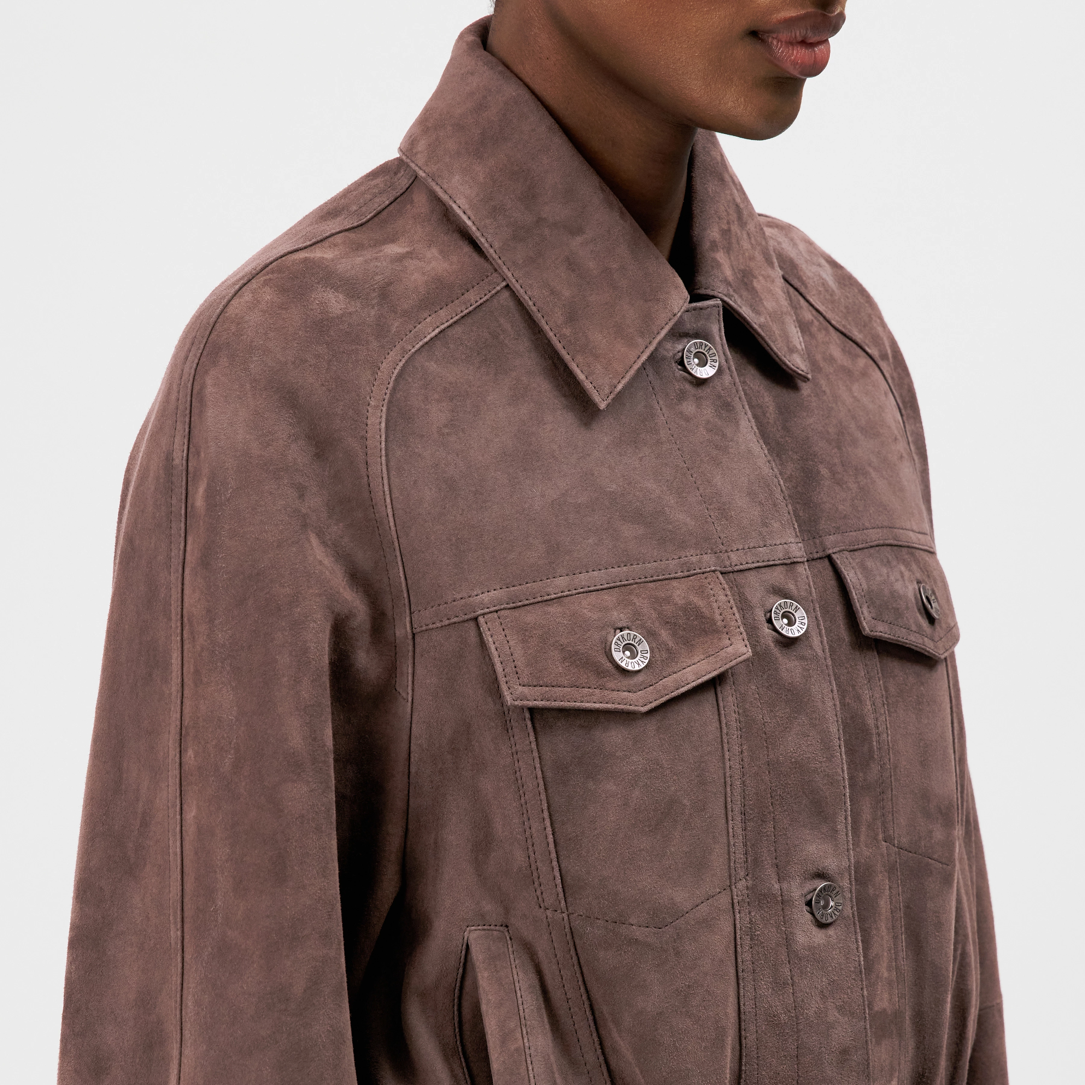 MARWICK - Relaxed fit jacket in suede - women - brown - Detailansicht am Model