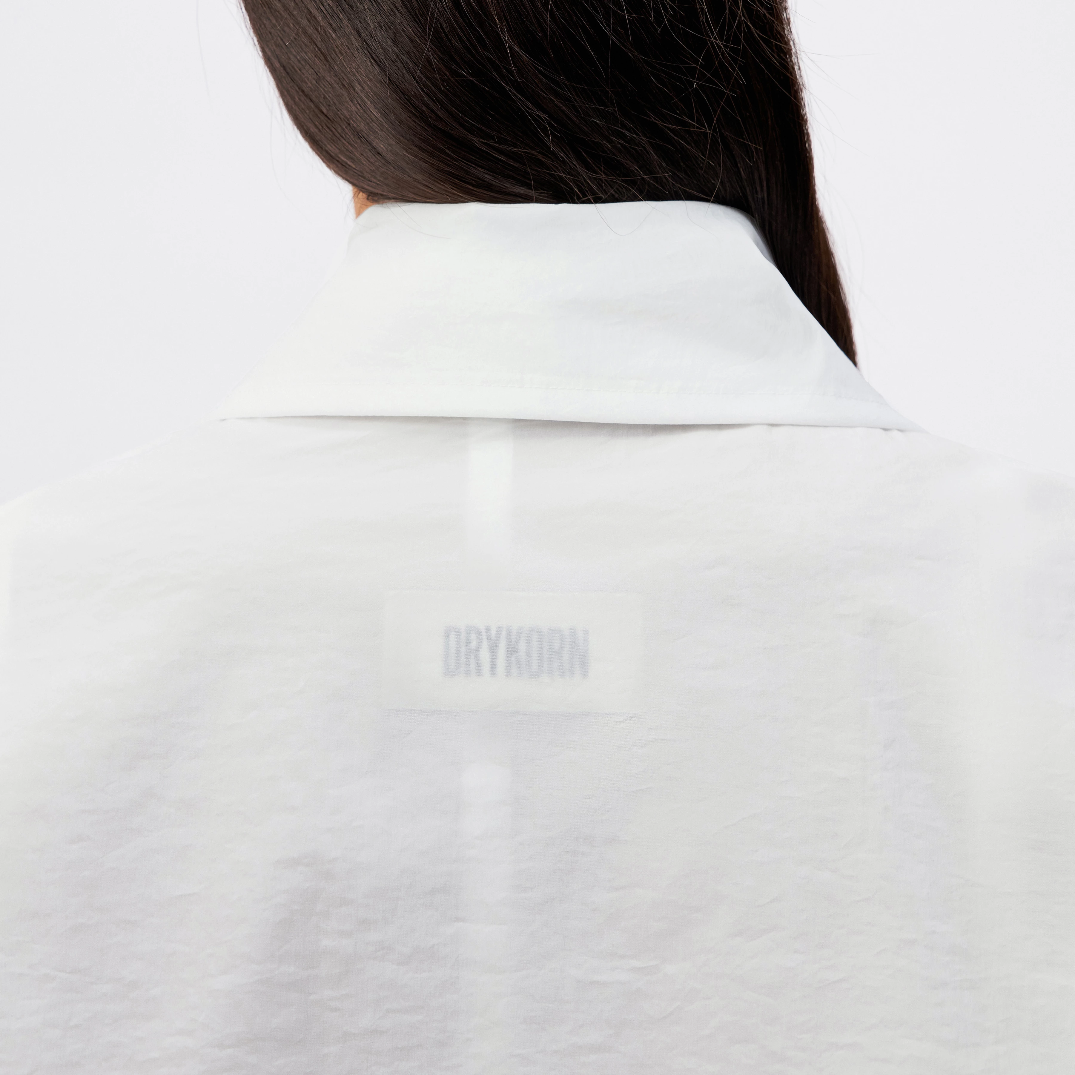 AVETON - Relaxed Fit Coat - women - off white - Detailansicht am Model