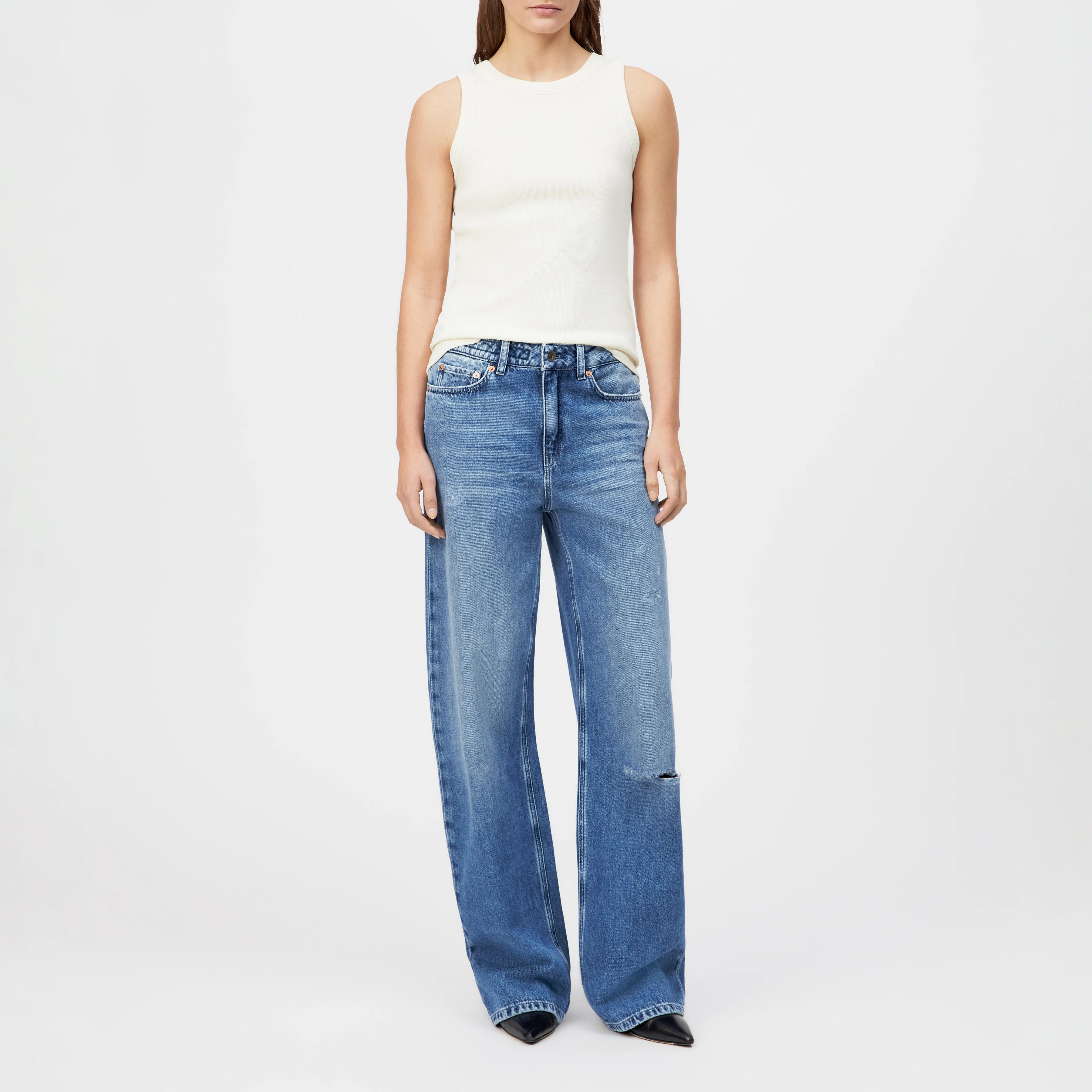 MEDLEY - Mid-Waist Jeans in Mid-Blue Denim - Damen - blau - Ganzkörper-Frontansicht
