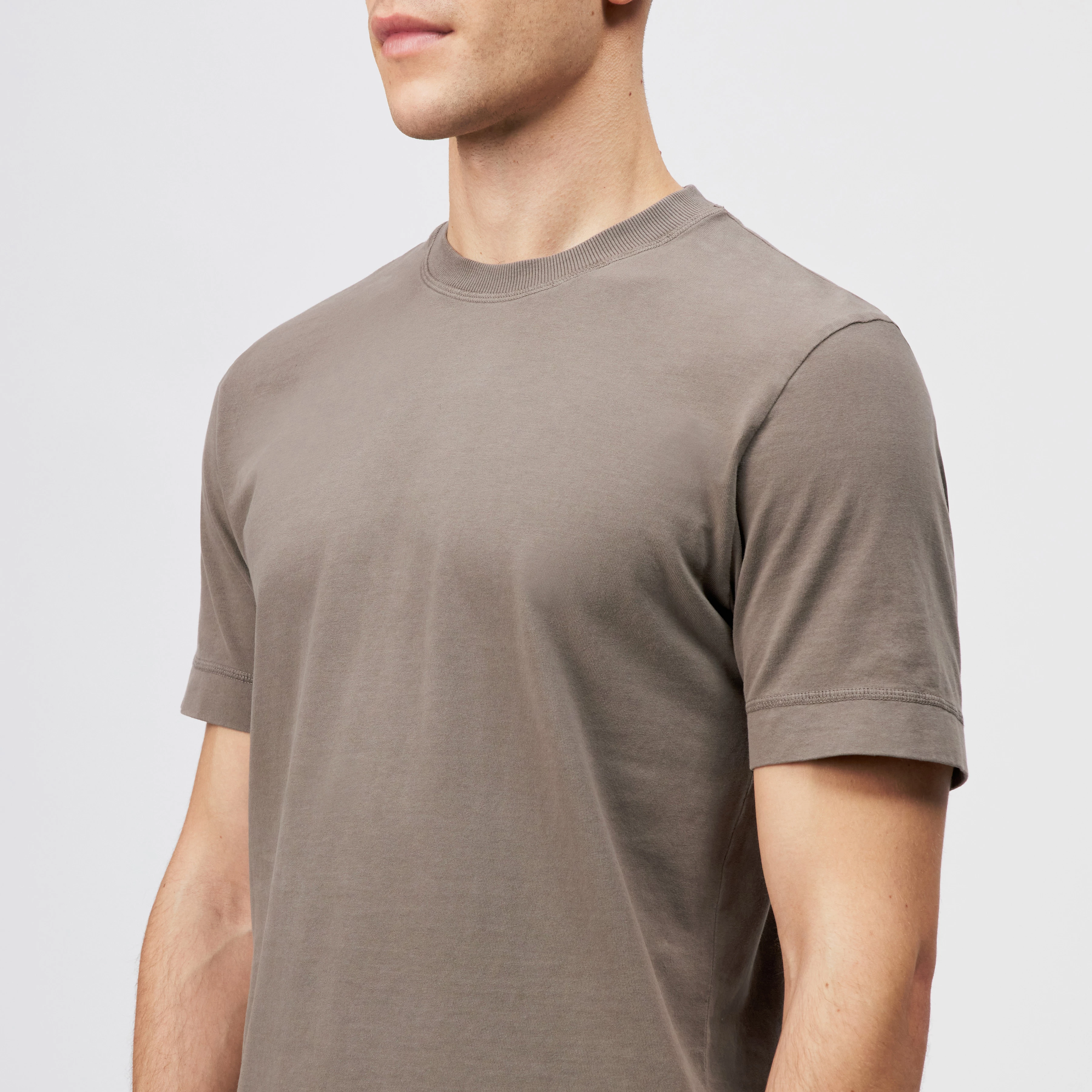 RAPHAEL - T-shirt van 100% katoen - heren - bruin - Detailansicht am Model