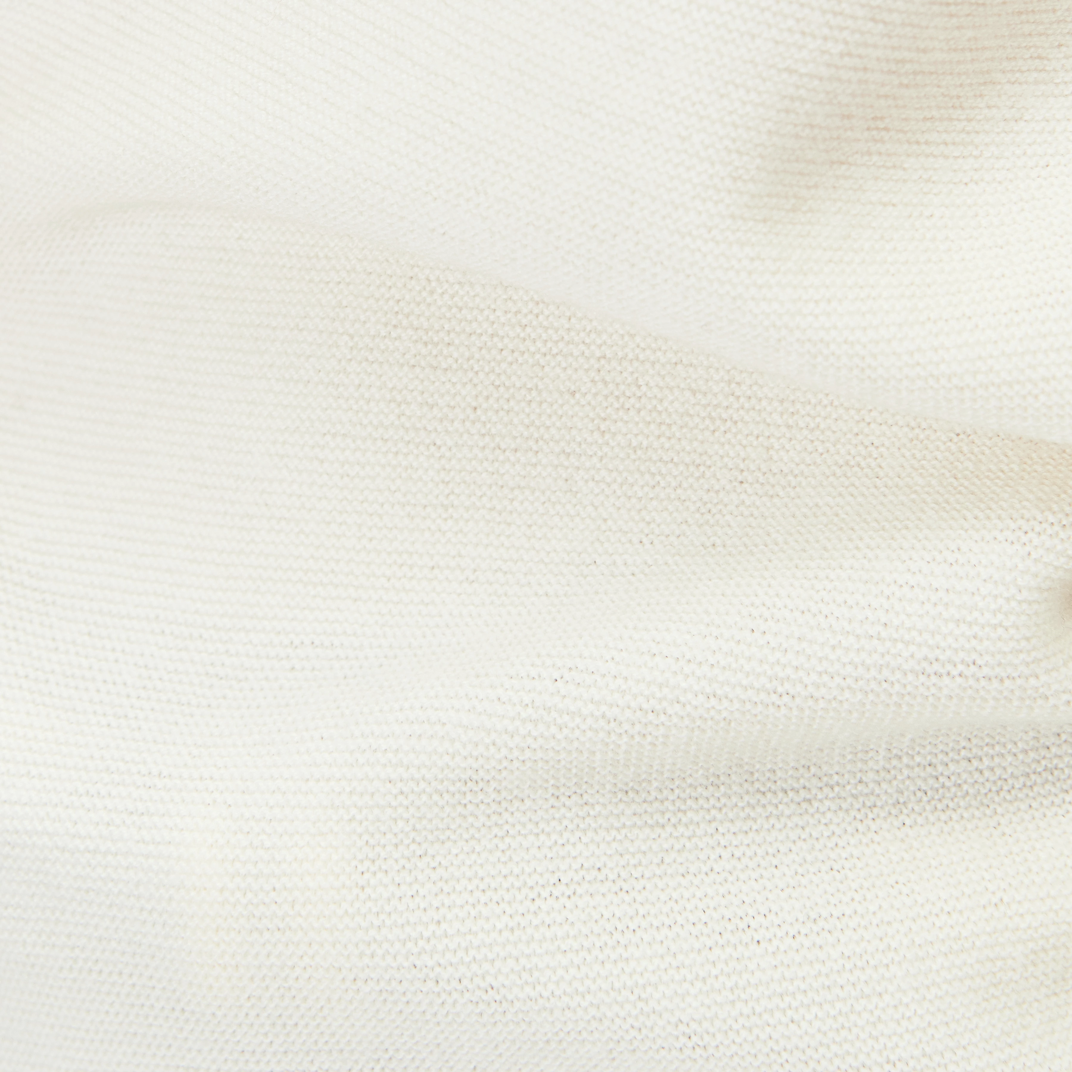 LIORA - Egg-shape turtleneck jumper in 100% merino wool - women - off white - Materialbild (B2C)