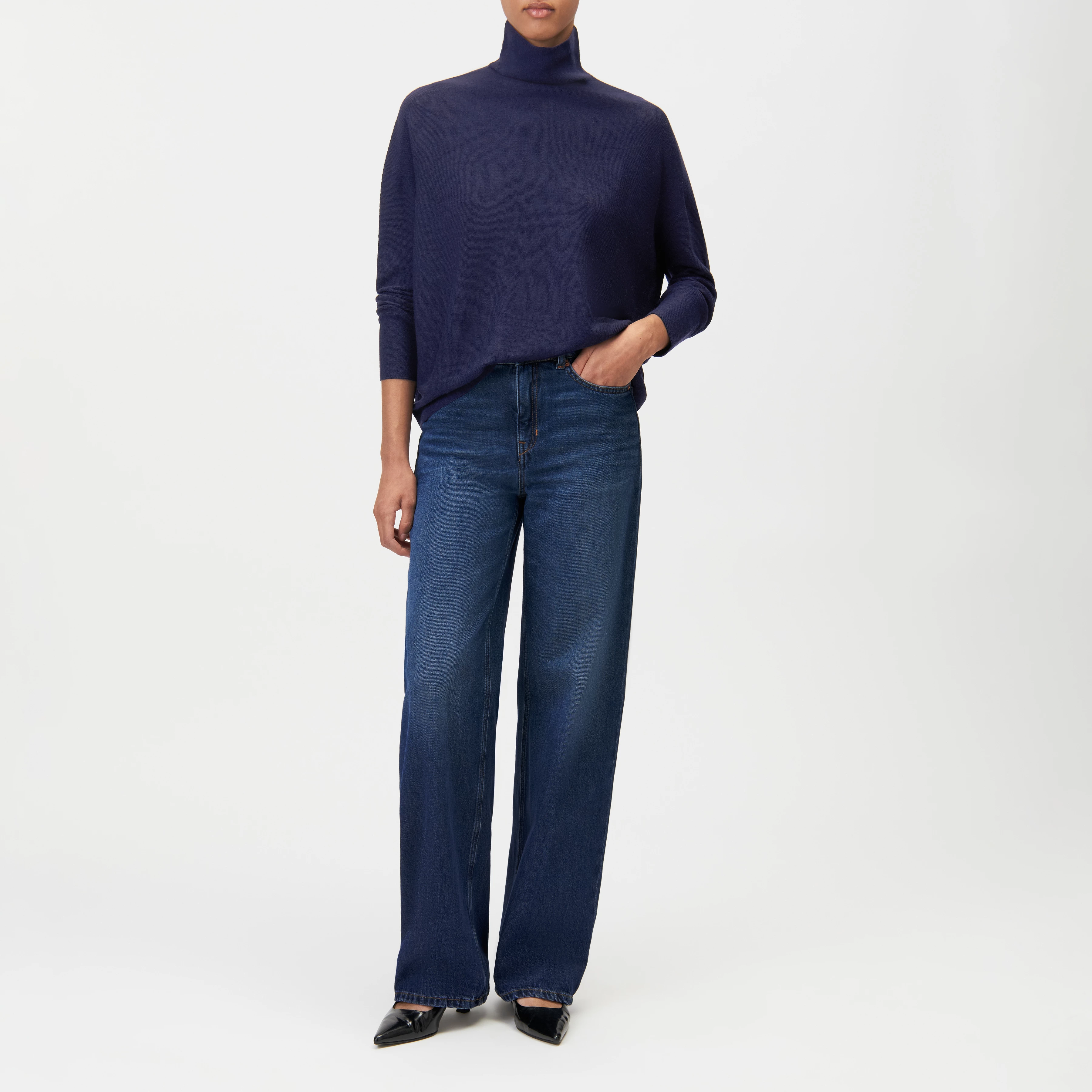 LIORA - Egg-shape turtleneck jumper in 100% merino wool - women - blue - Ganzkörper-Frontansicht