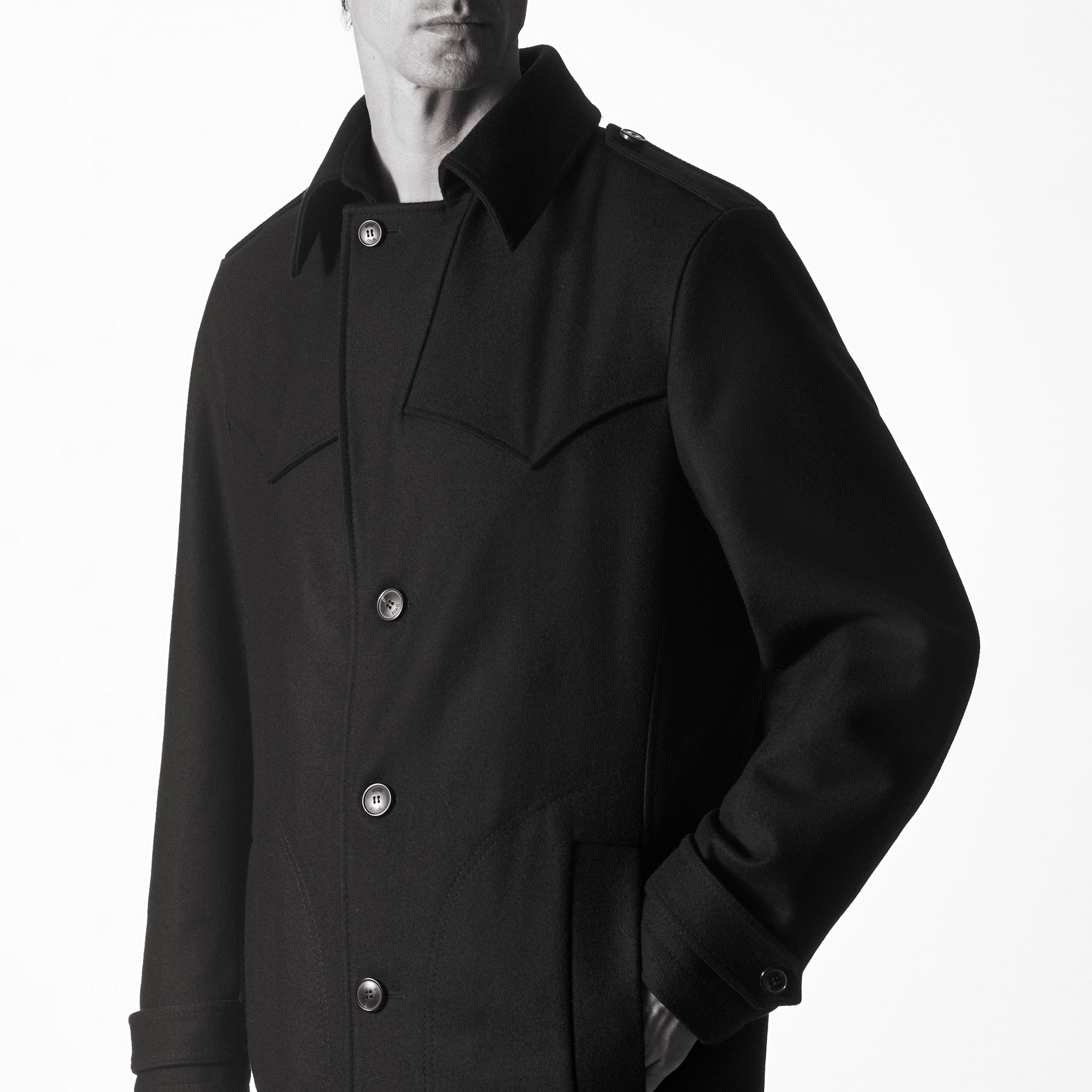 DRYOXFORD - Pure wool coat - men - black - Detailansicht am Model