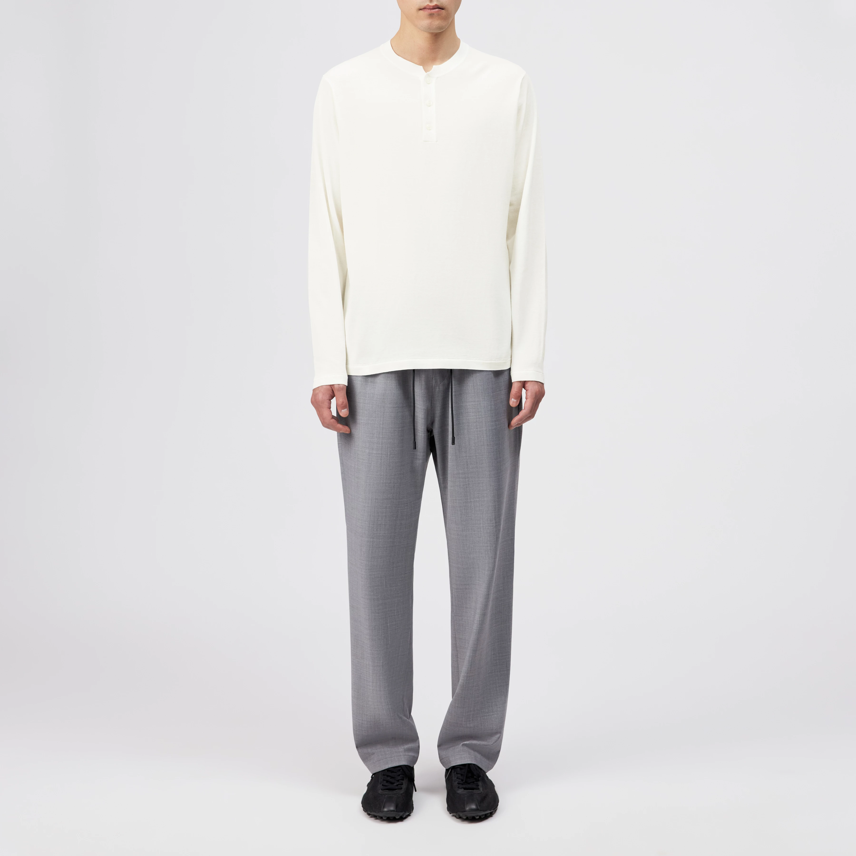 KIAAN - Regular Fit Longsleeve mit Stehkragen aus Feinstrick - Herren - off white - Ganzkörper-Frontansicht