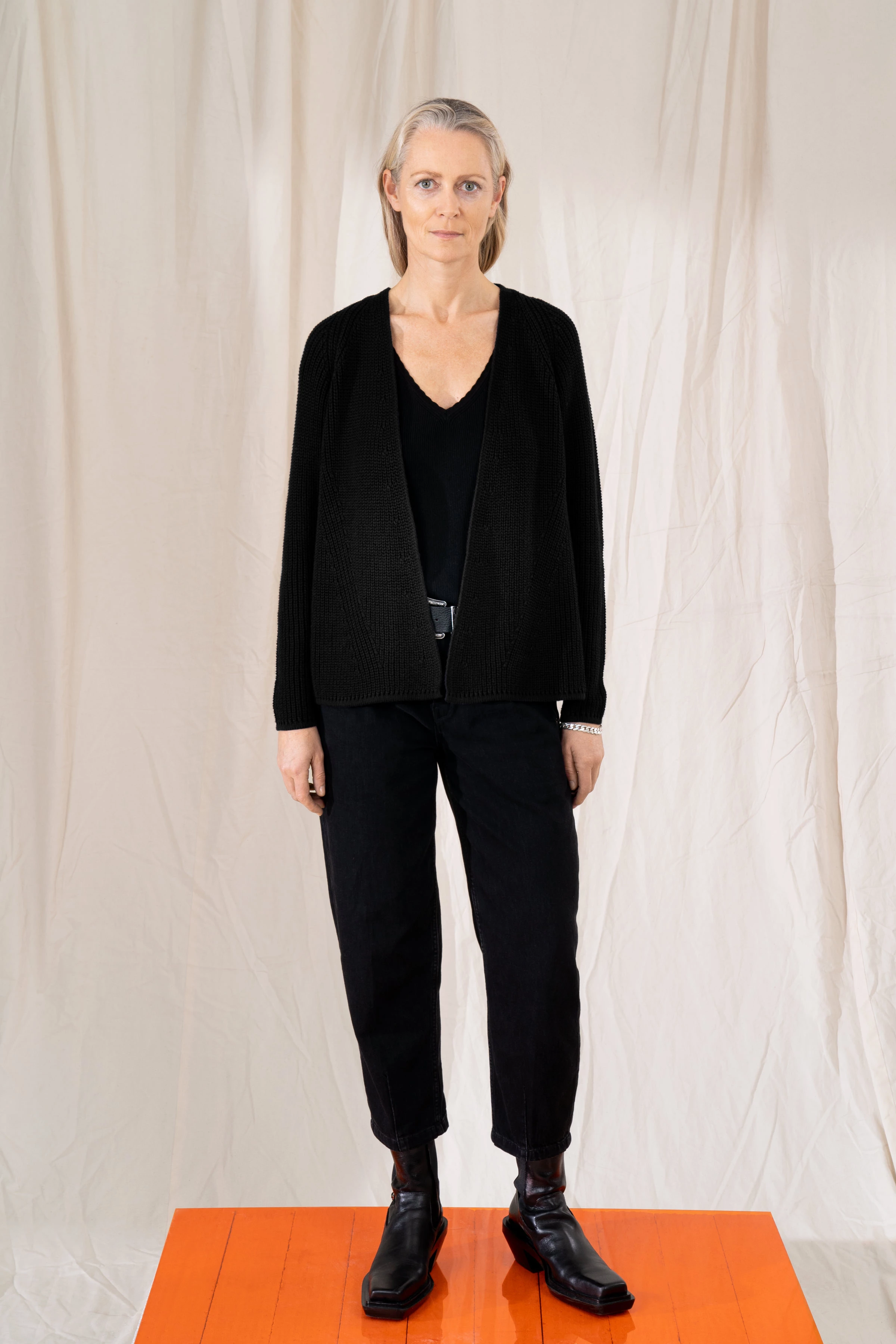 DRENA - cardigan - women - black - Ganzkörper-Frontansicht