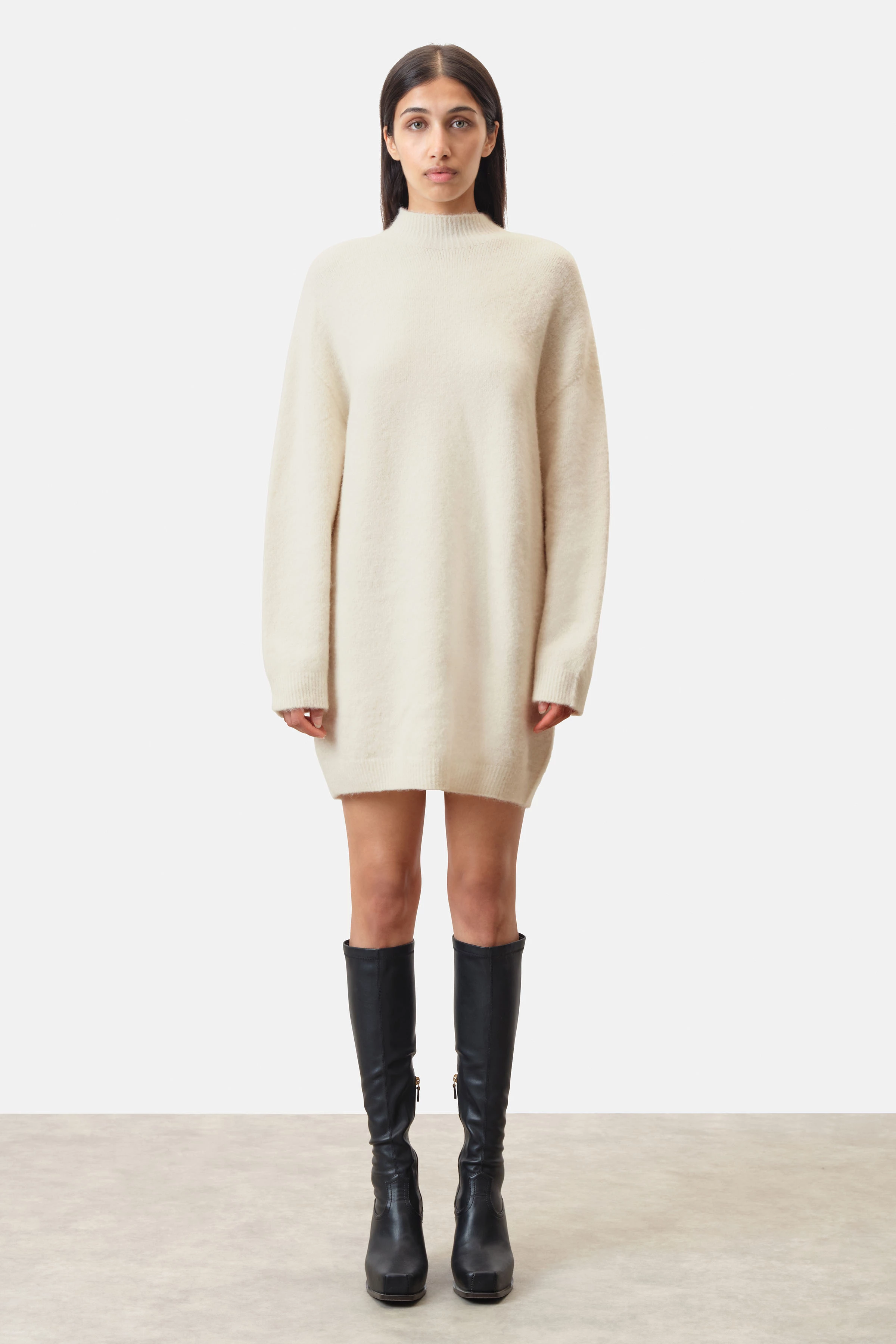 ELSTERI - robe en tricot longueur mini dans un doux mélange d'alpaca - women - blanc cassé - Ganzkörper-Frontansicht