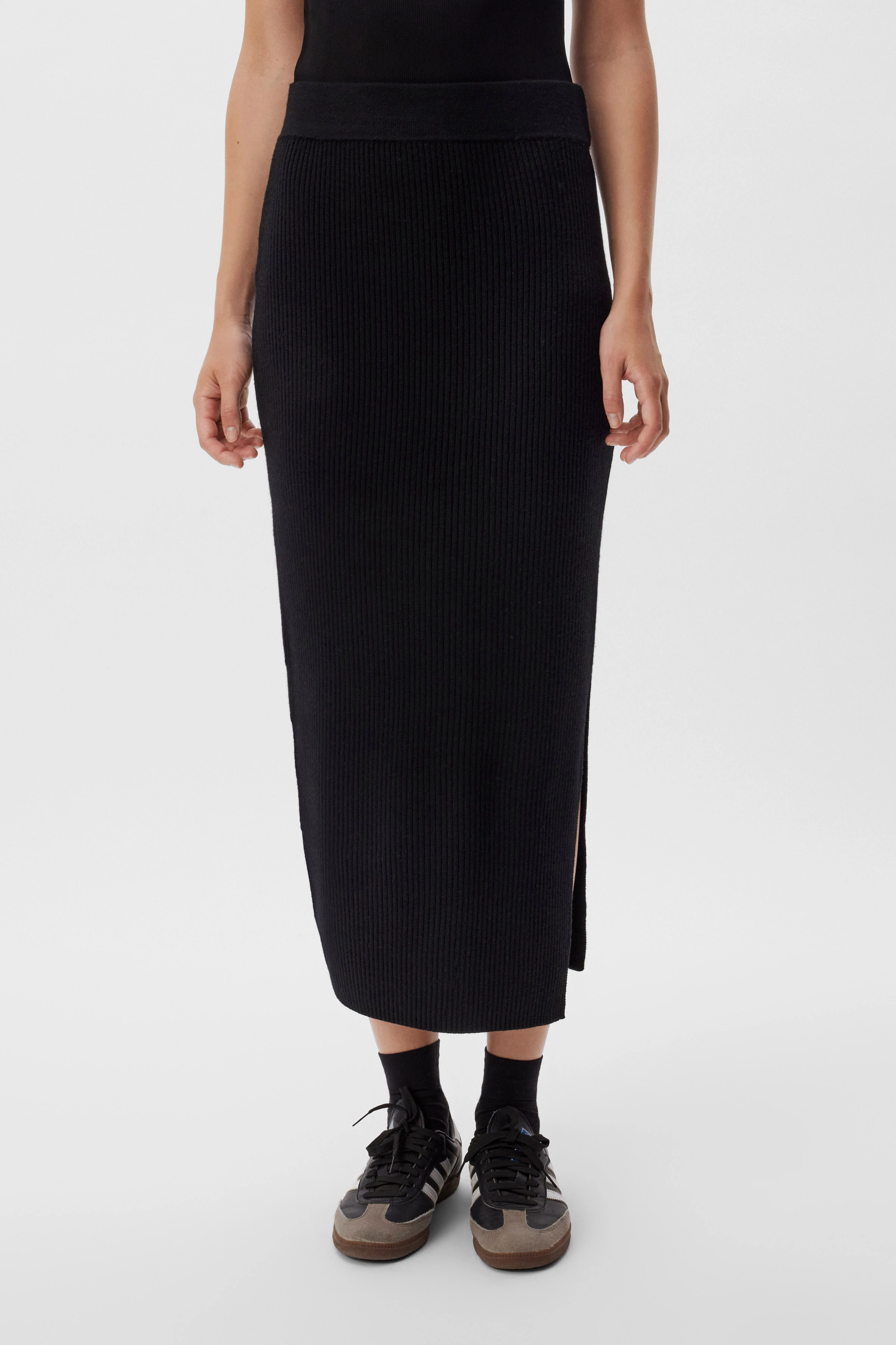 LYANNA - Knitted skirt in merino wool - women - black - Frontansicht