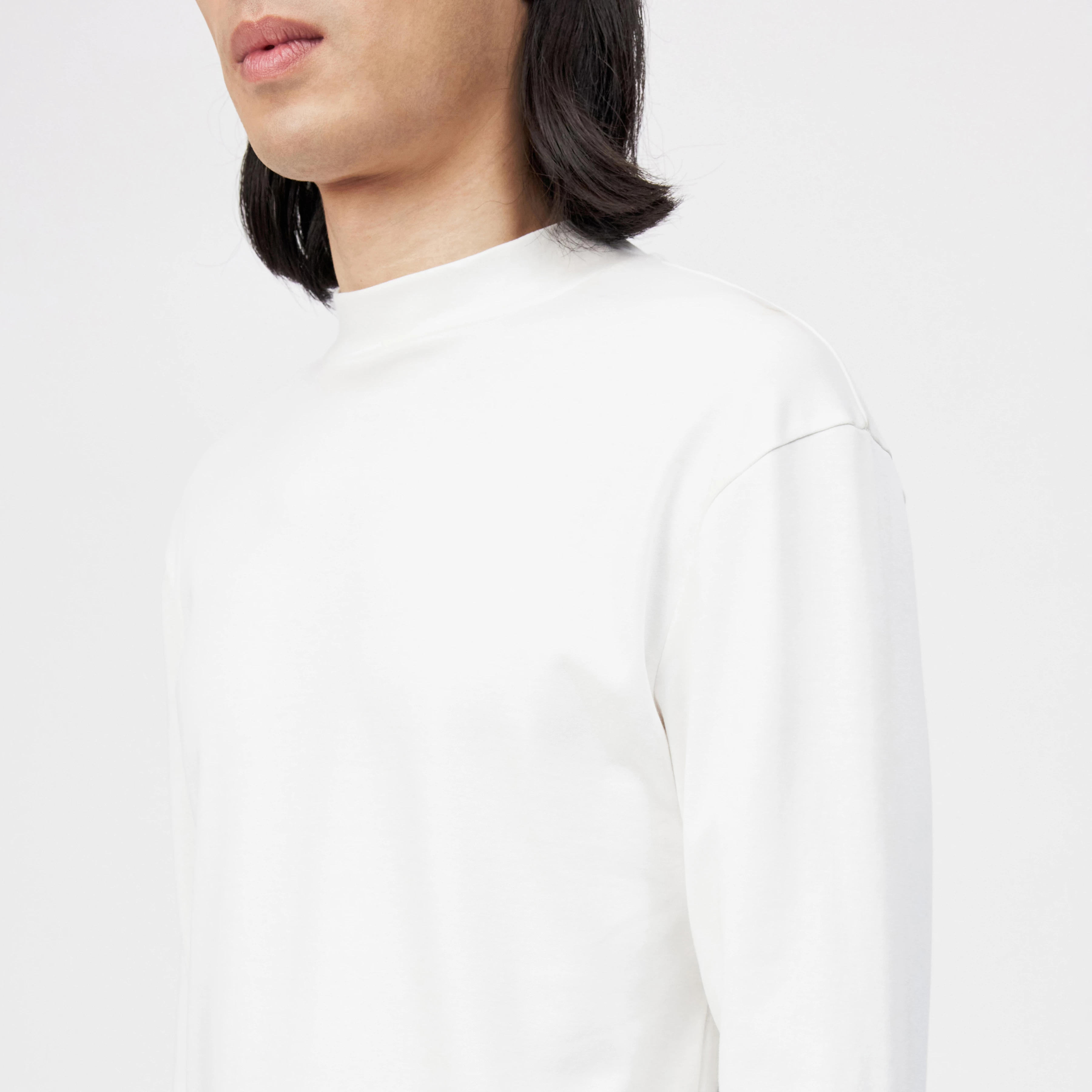 MORITZO - Longsleeve mit Stehkragen in elastischer Baumwolle - Herren - weiß - Detailansicht am Model