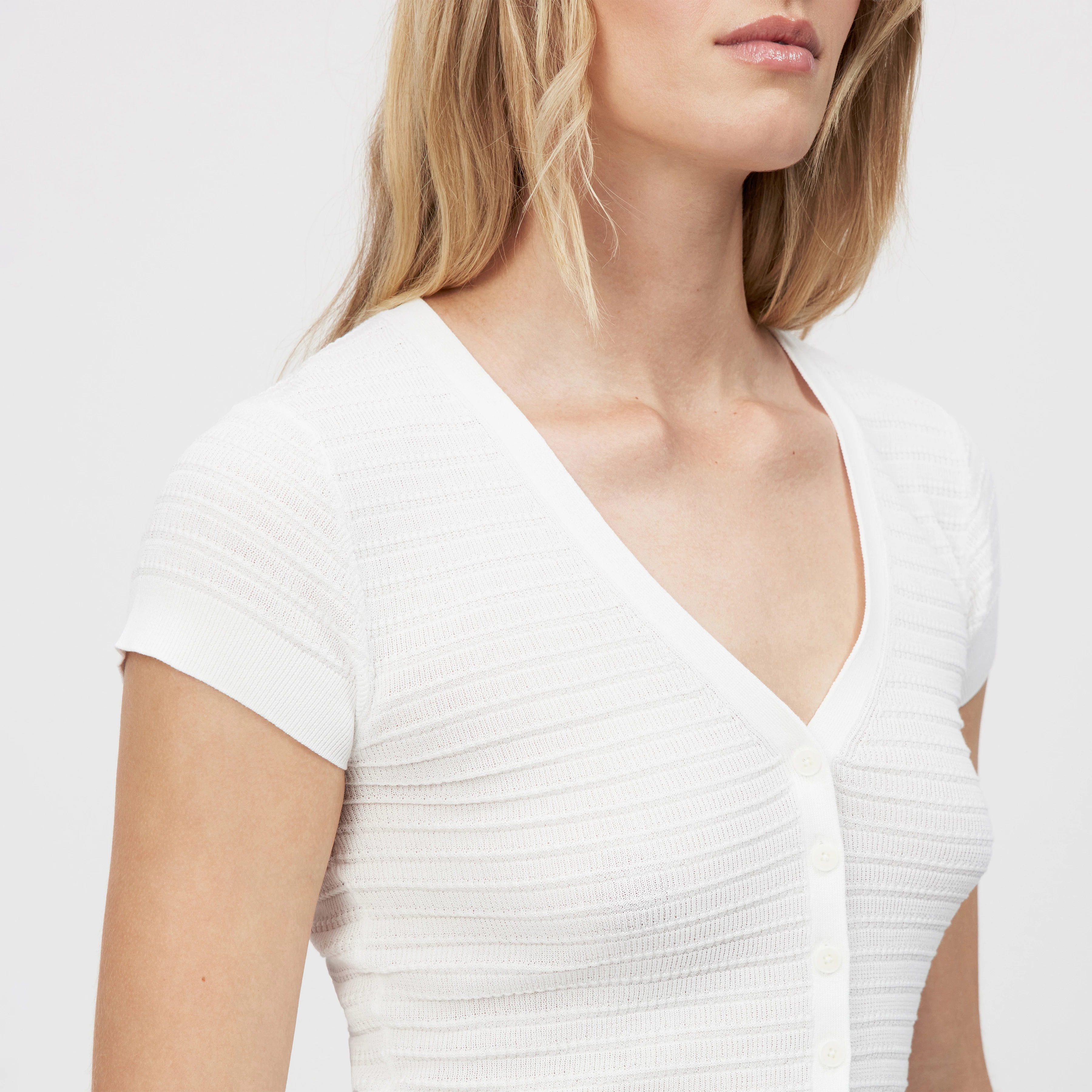 ALKUNA - Knitted T-shirt in mercerised cotton - women - white - Detailansicht am Model