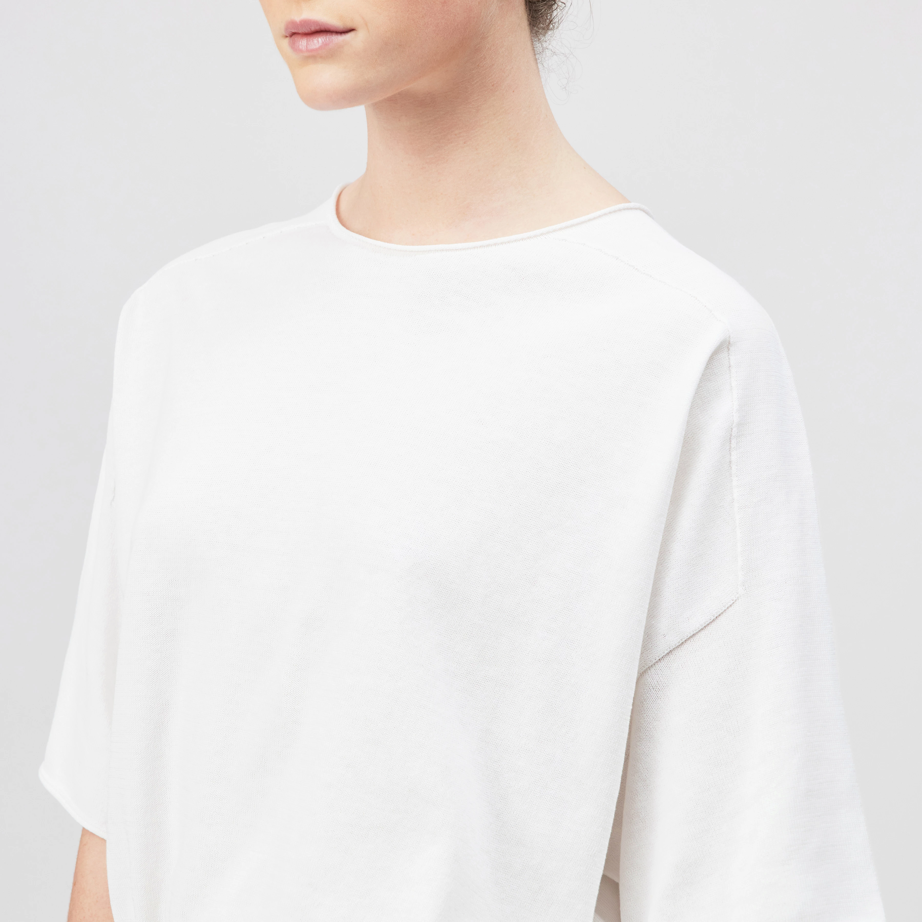 DILARY - Casual gebreid T-shirt in crêpe katoen - dames - wit - Detailansicht am Model