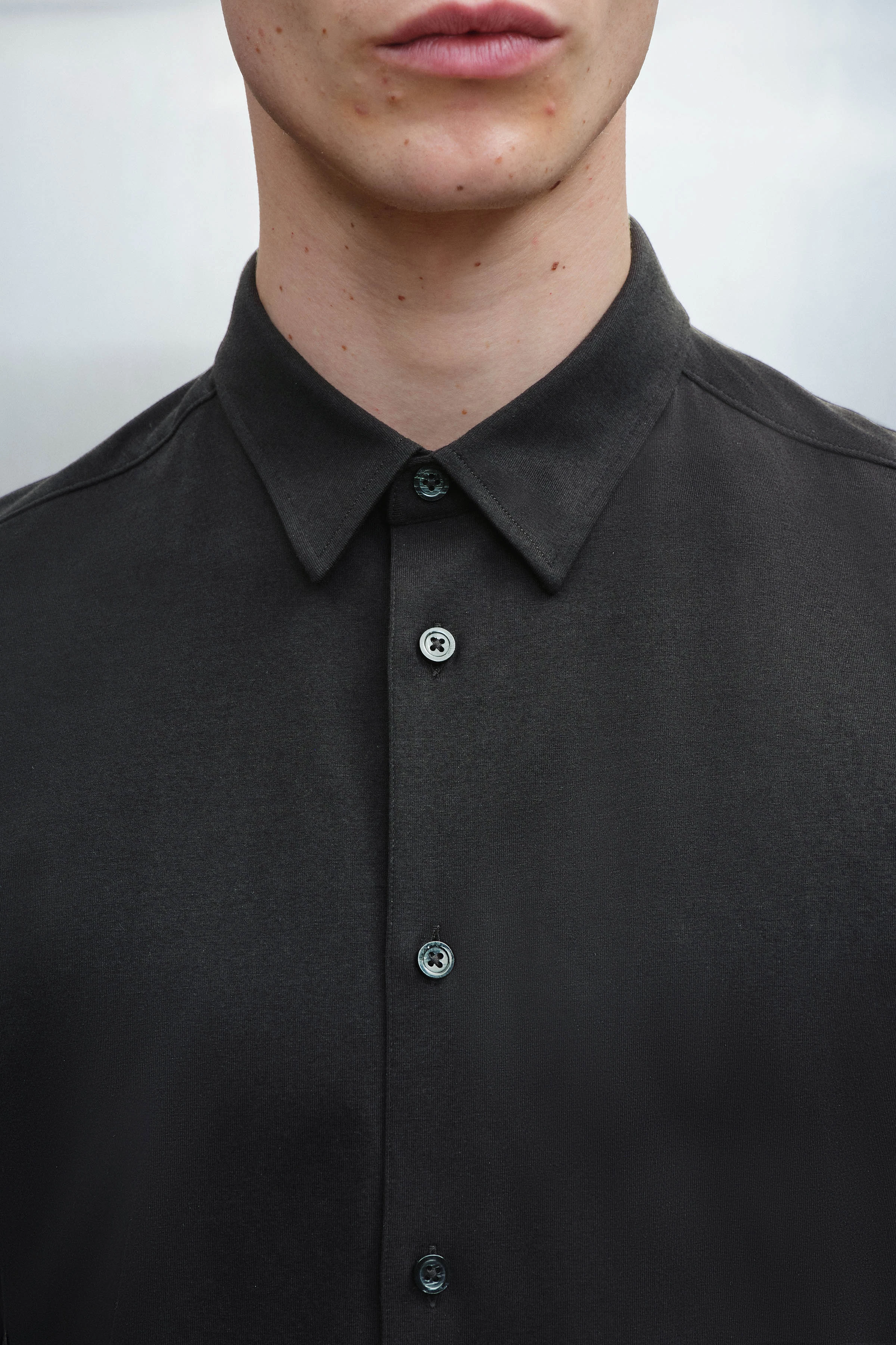 SPIN - Kurzarmhemd aus Baumwolle - Herren - schwarz - Seitenansicht