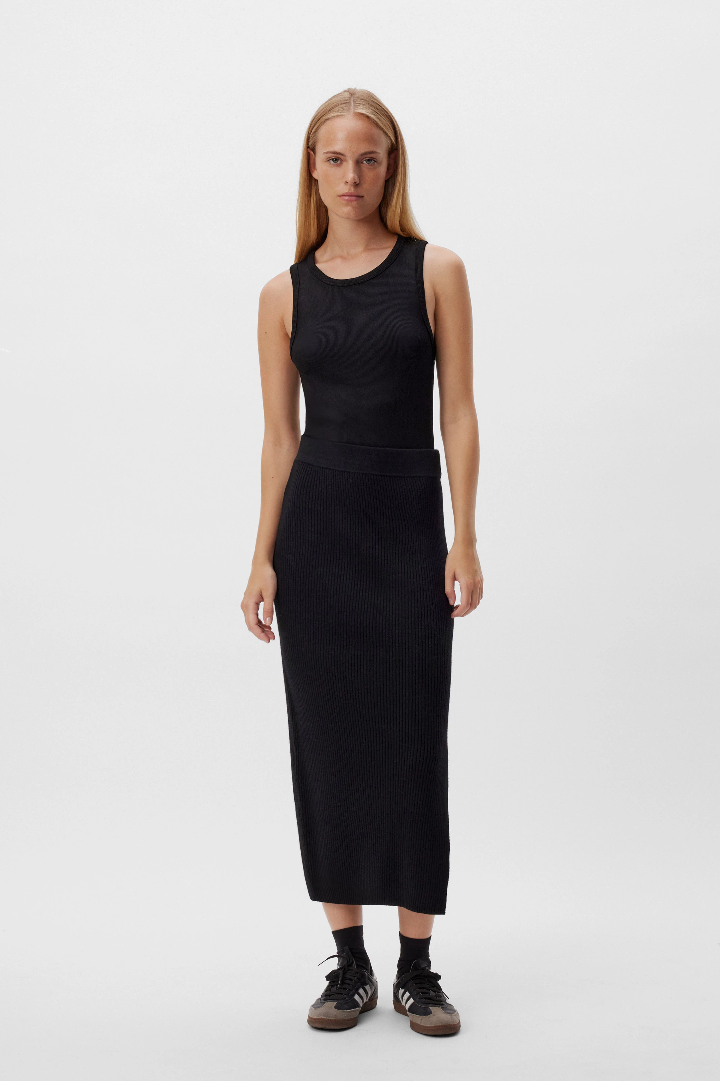 LYANNA - Knitted skirt in merino wool - women - black - Ganzkörper-Frontansicht