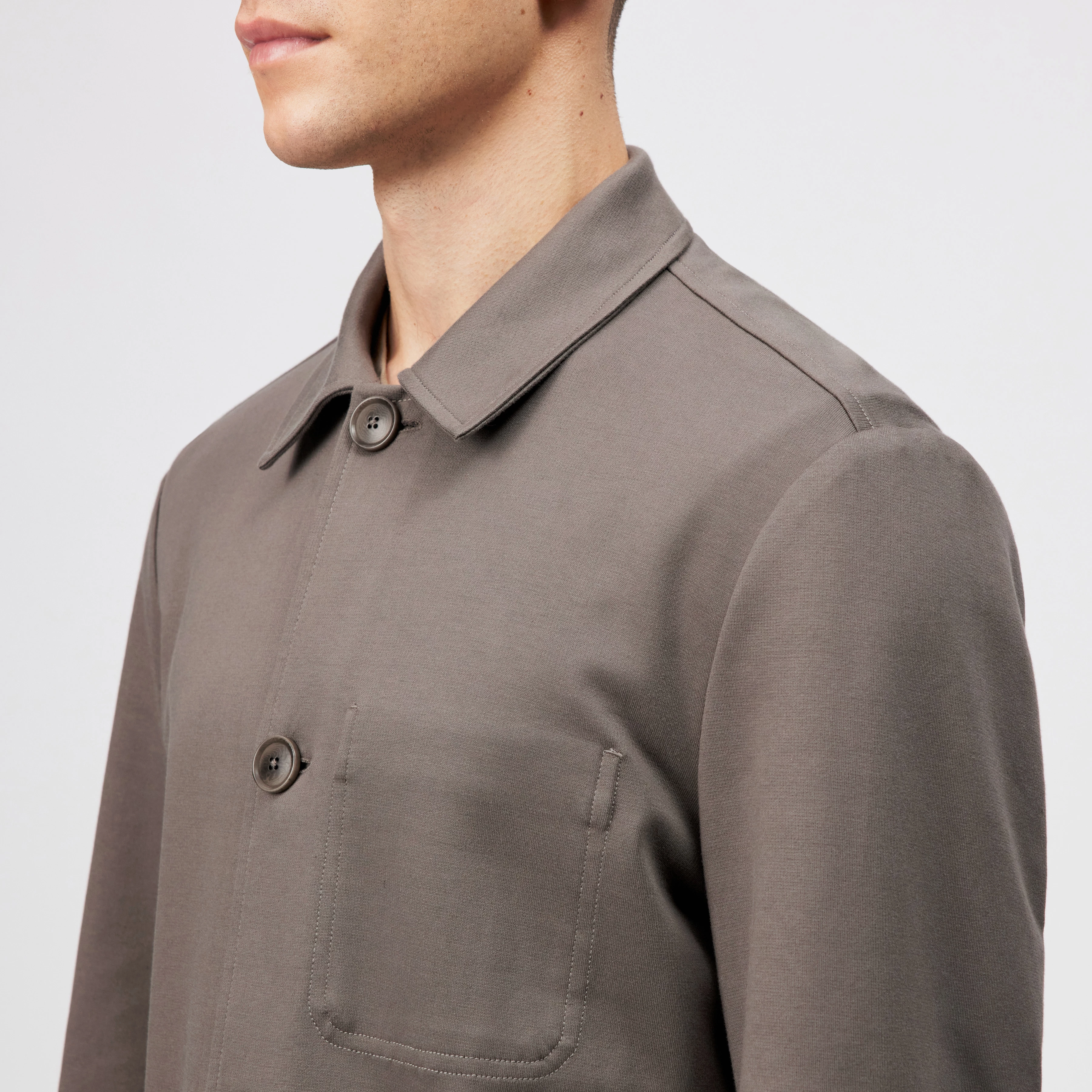 MAKONA - Regular fit indoor jacket made from pure cotton - men - brown - Detailansicht am Model