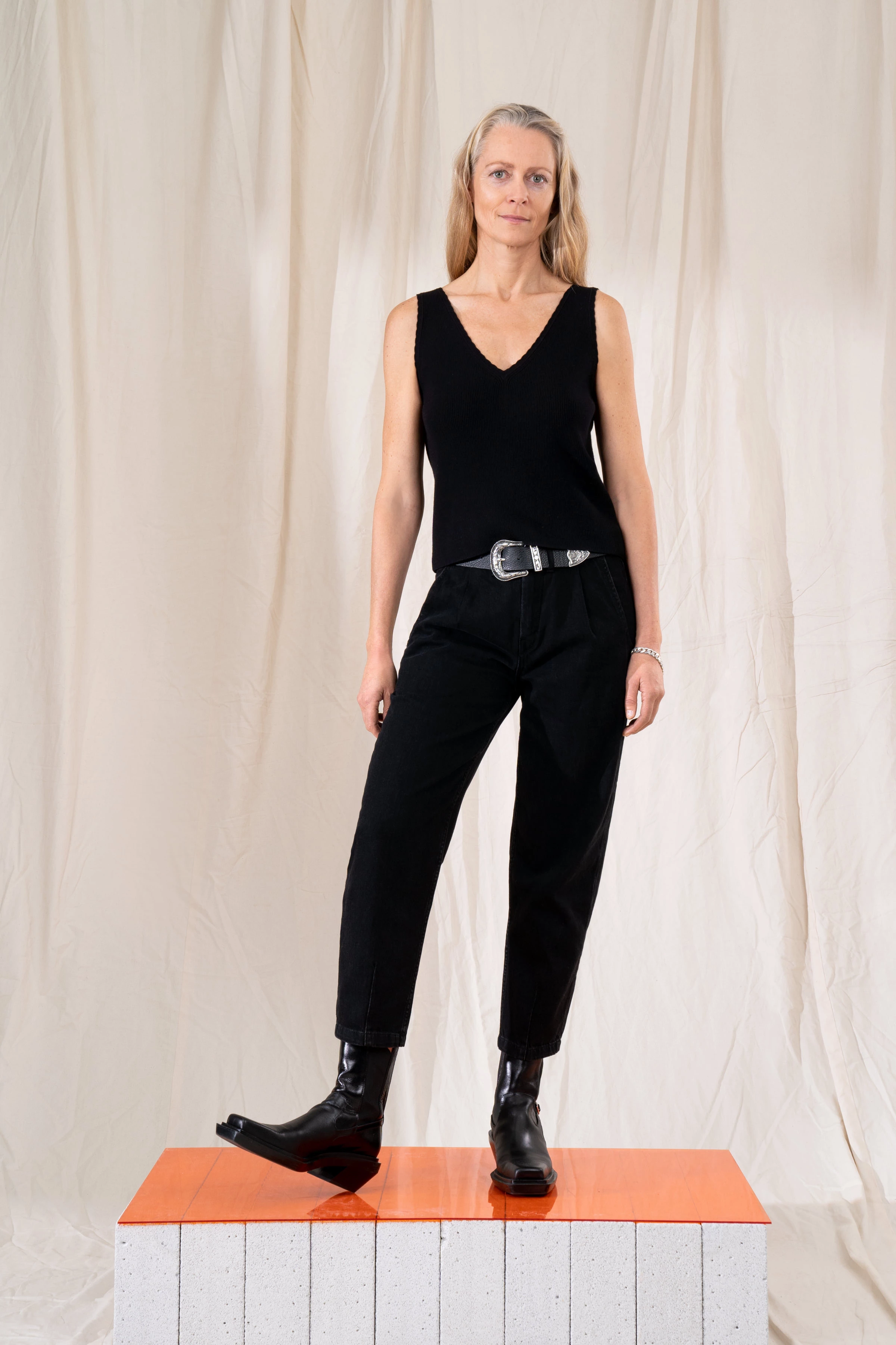 DJUNA - stricktop - women - black - Ganzkörper-Frontansicht